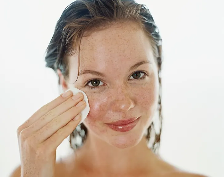 Tẩy trang dạng dầu hay dạng nước, đâu là chọn lựa chân ái với làn da bạn? 