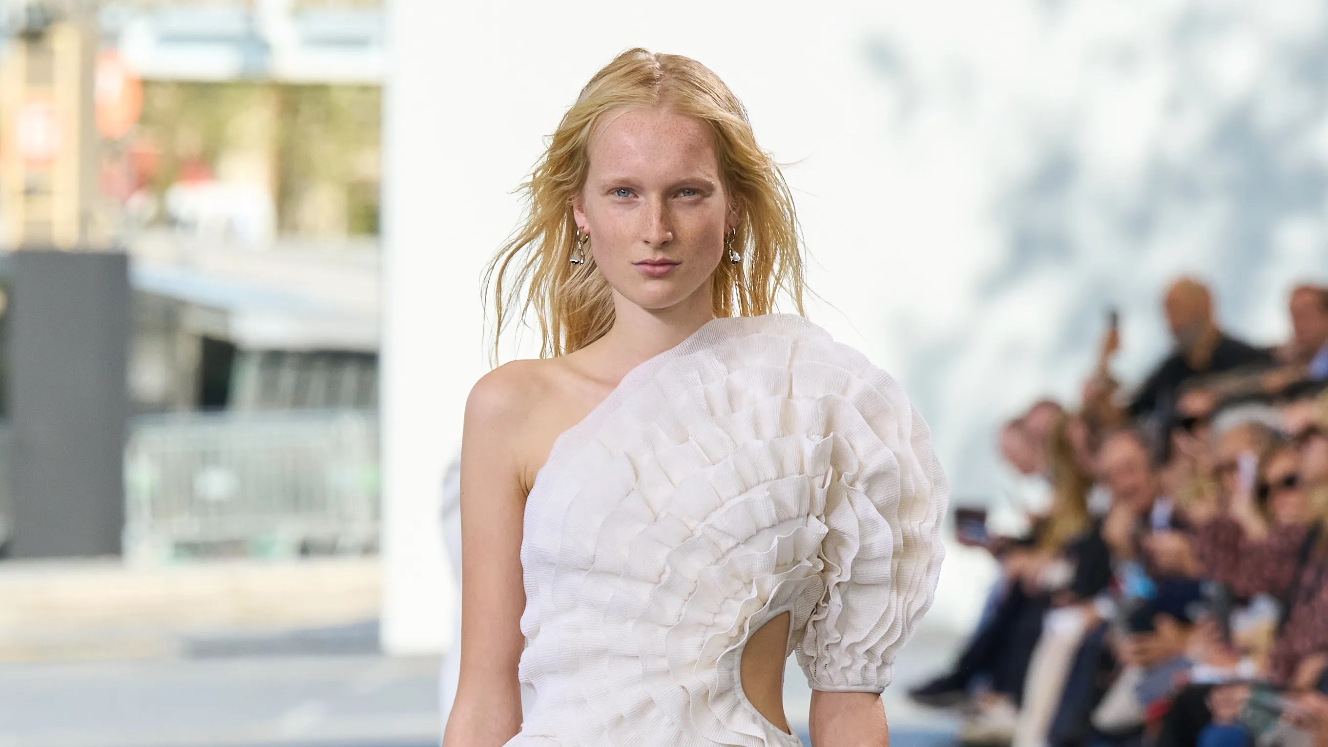 Giấc mơ cuối cùng của Gabriela Hearst tại Chloé S/S 2024: Sự kết hợp hoàn hảo giữa thiên nhiên và bền vững