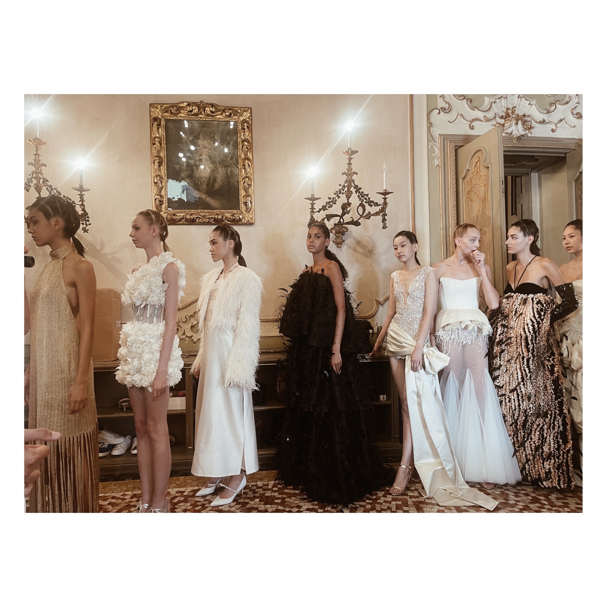 Nhìn lại dấu mốc Milan Fashion Week 1 năm trước cùng nhà thiết kế Lê Lâm