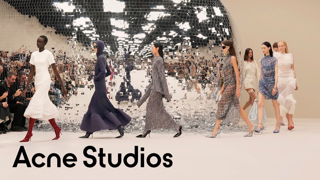 Acne Studios Spring 2024 - Denim và tính nữ của Jonny Johansson