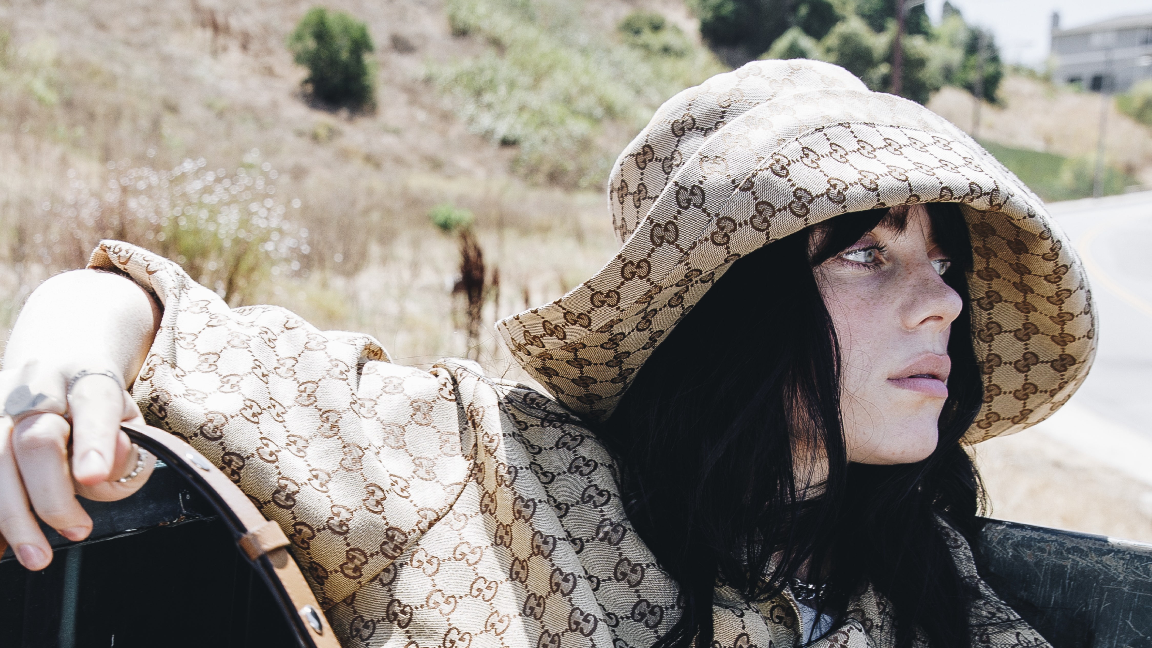 Billie Eilish - Gương mặt đại diện cho chiến dịch quảng cáo túi Gucci Horsebit 1955 phiên bản thuần chay