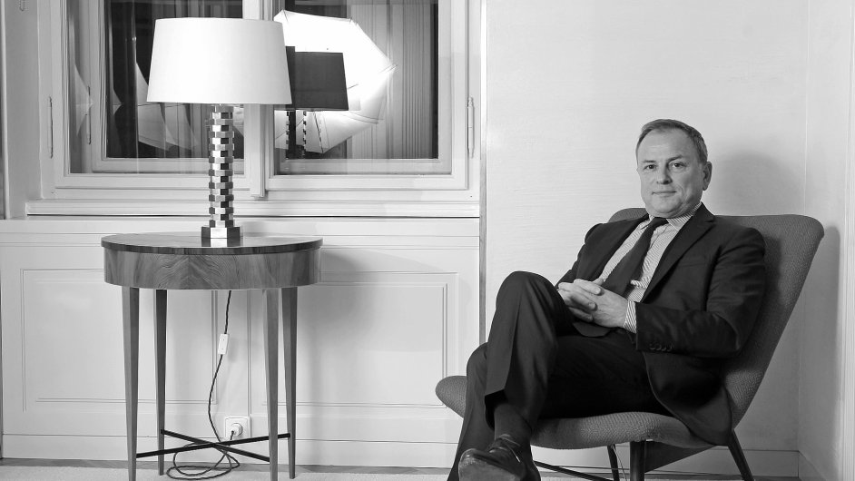CEO mới của tập đoàn thời trang LVMH gọi tên Michael Burke