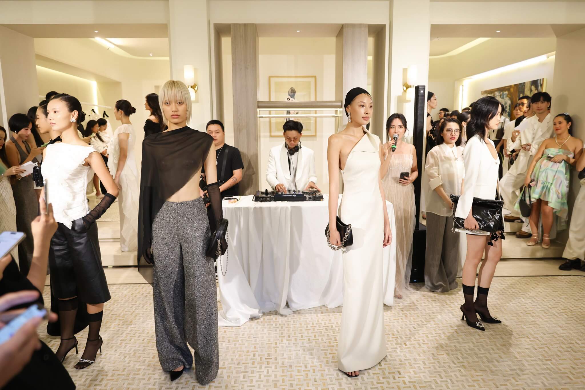 Lecia Bridal khai trương cửa hàng Flagship đầu tiên tại TPHCM: Không chỉ là váy cưới, mà còn là những thiết kế tinh tế đậm chất thị thành