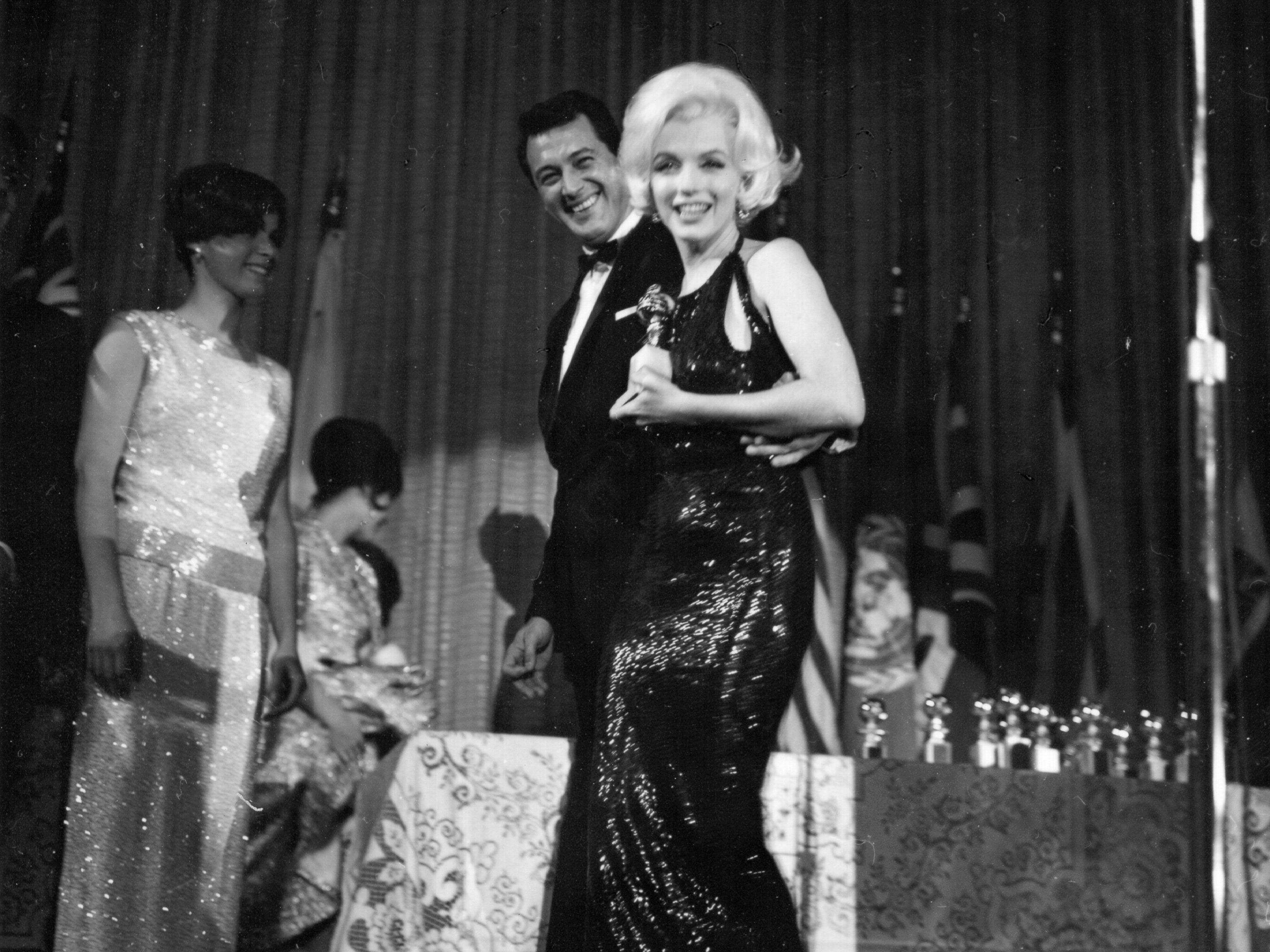 Bí mật đằng sau chiếc đầm huyền thoại của đại minh tinh Marilyn Monroe tại Lễ trao giải Qủa cầu Vàng năm 1962 