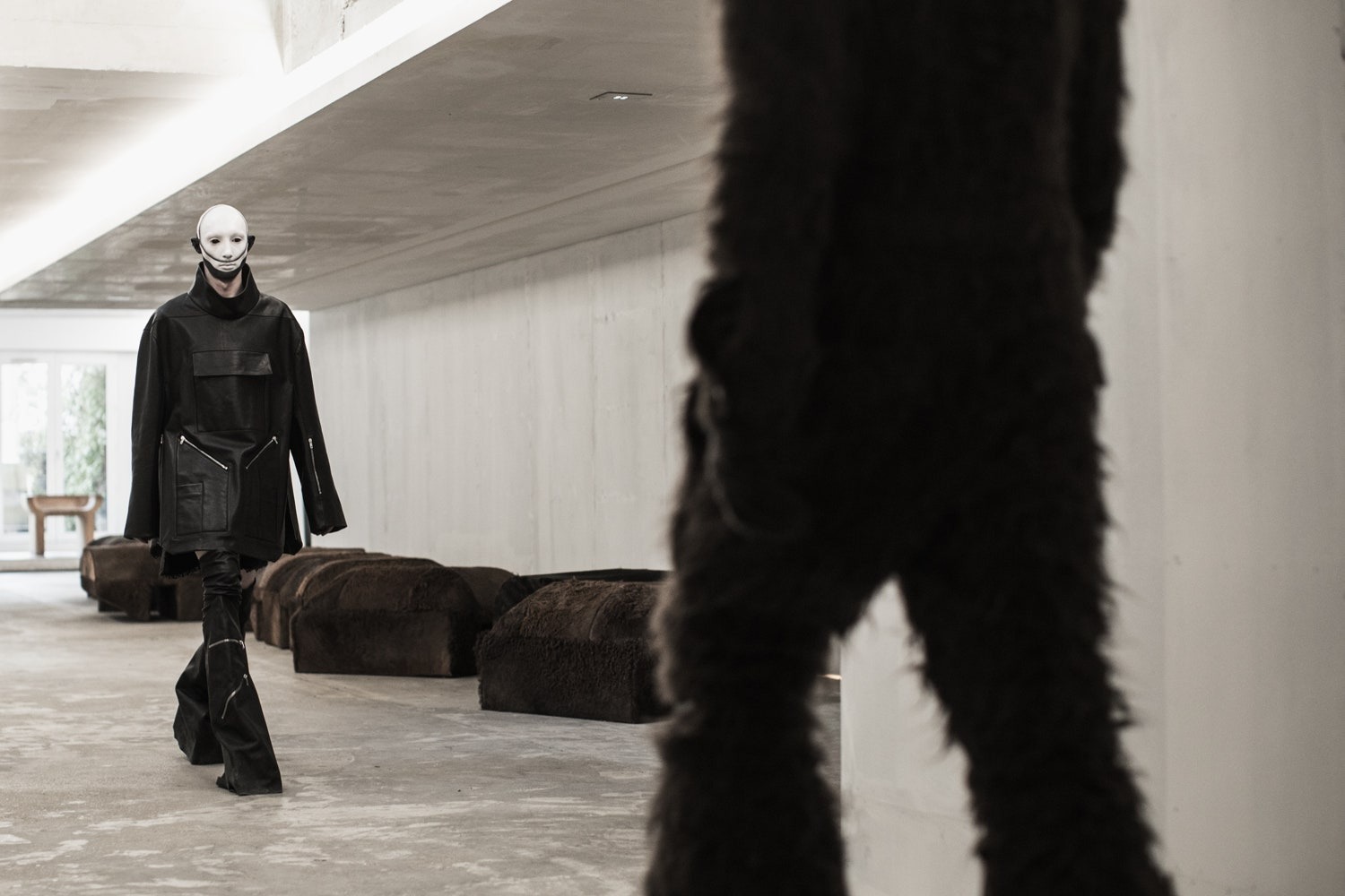 Rick Owens Fall/Winter 2024 Menswear - “Chúa tể bóng đêm” chưa bao giờ khoan dung với thời trang và sẽ luôn luôn như vậy