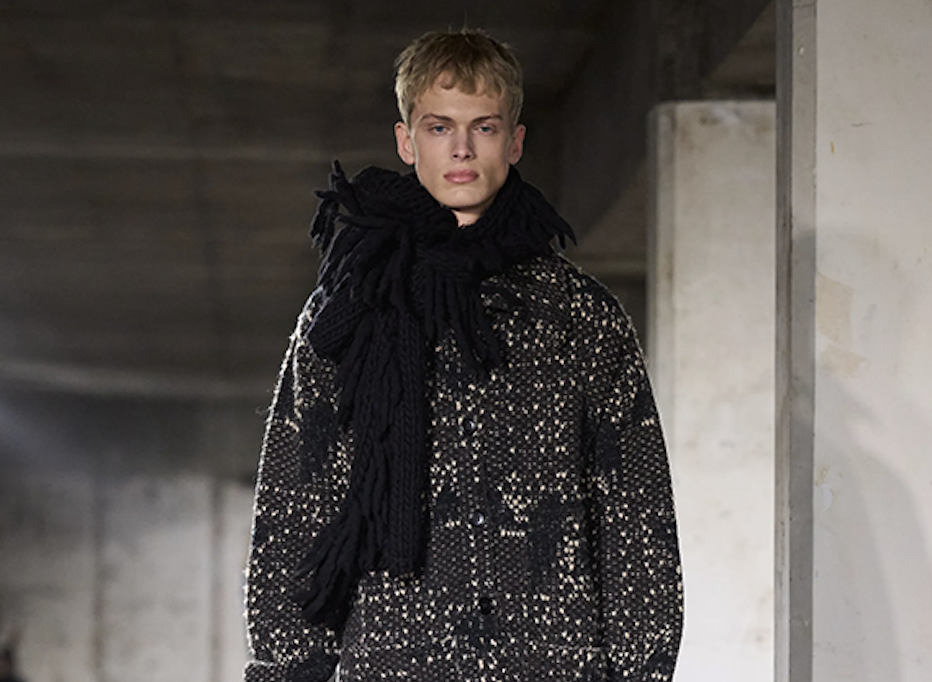 Dries Van Noten gây ấn tượng với BST Thu/Đông 2024 một vẻ thanh lịch trong những điều không ngờ tới
