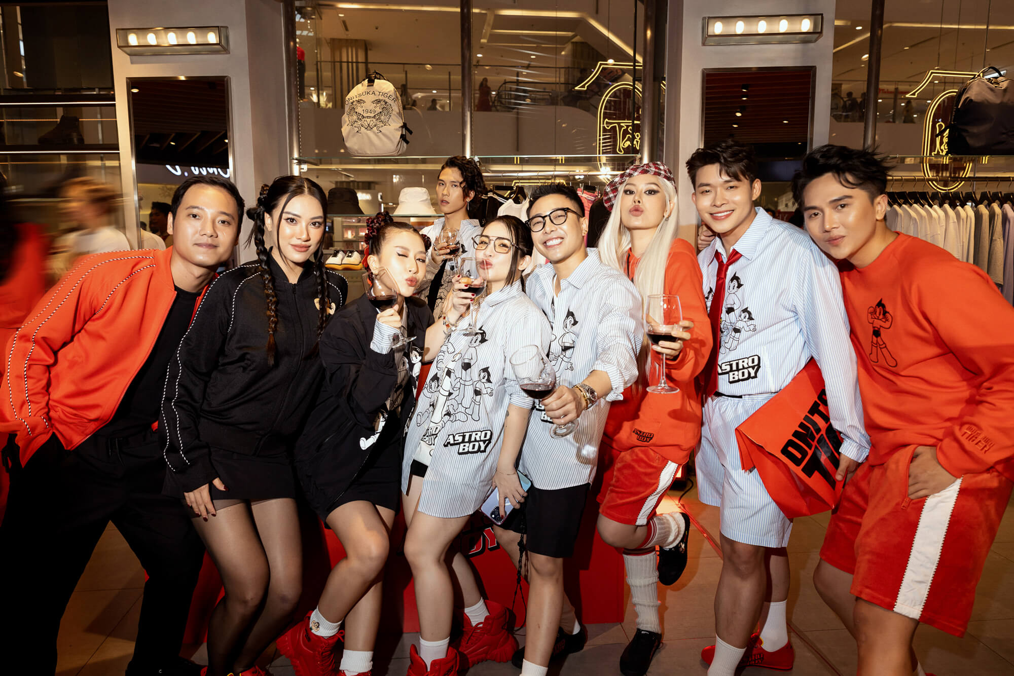 Fashionista Quỳnh Anh Shyn, Erik ST.319, Wren Evan... cùng hàng loạt KOLs đình đám tham dự sự kiện ra mắt BST mới của Onitsuka Tiger x ASTRO BOY