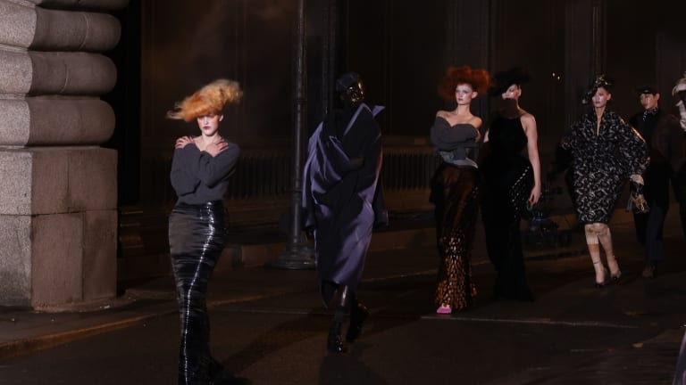 Maison Margiela Artisanal Spring 2024 - Quý ngài John Galliano và show diễn thay đổi thế giời thời trang mãi mãi 