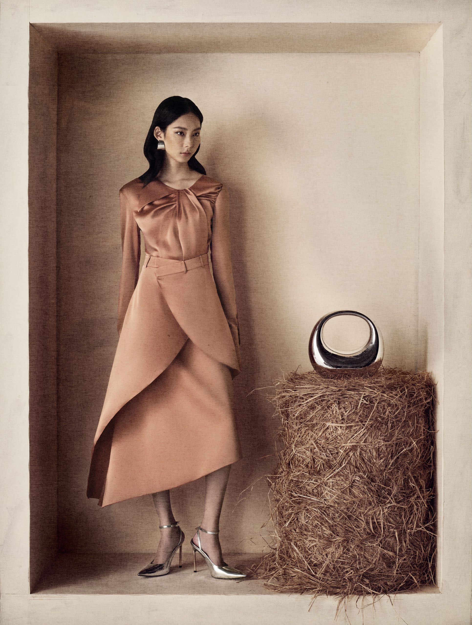 Hinh anh Phan Đăng Hoàng ra mắt BST SONDER tôn vinh tranh Lê Thị Lựu tại Milan Fashion Week 2