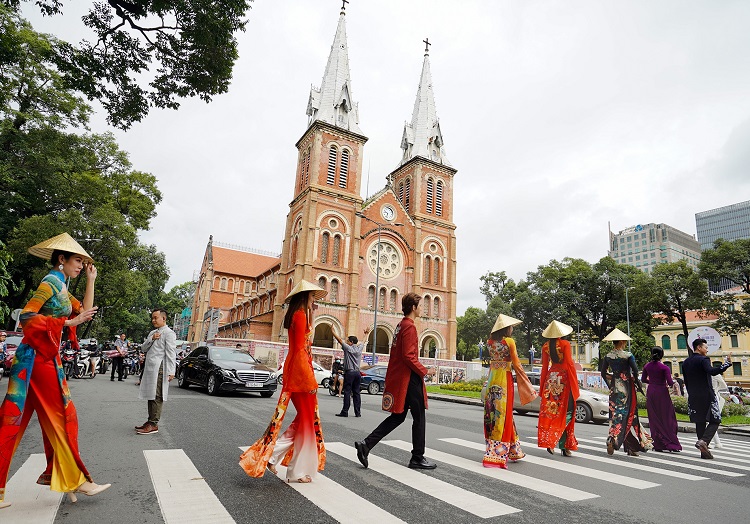 Hinh anh Hà Nội và TP. Hồ Chí Minh: Sáng tạo và Thương mại 2