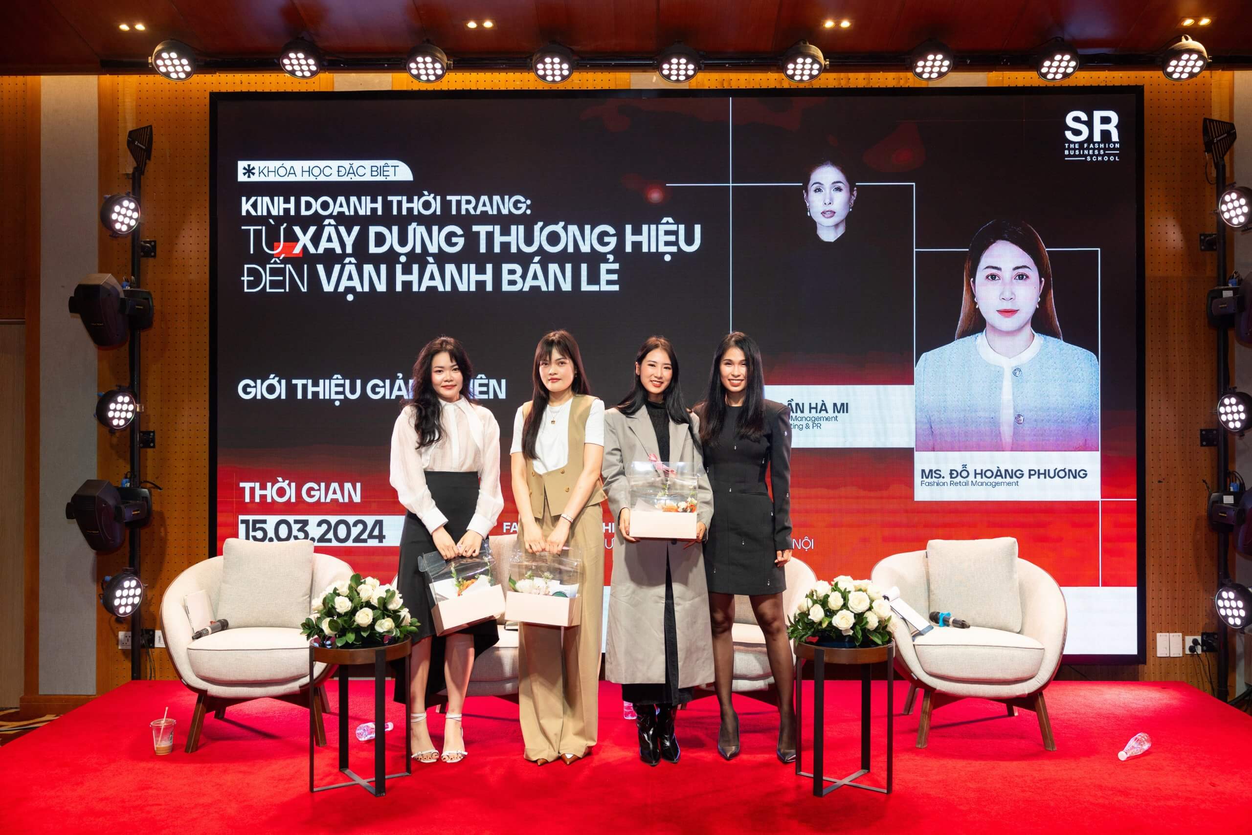 Hinh anh Thương mại điện tử hay cửa hàng vật lý đều là công cụ để mang lại khách hàng cho thương hiệu, cả hai sẽ bổ sẽ bổ trợ và song hành cùng nhau nâng cao giá trị của thương hiệu nhiều hơn. 2