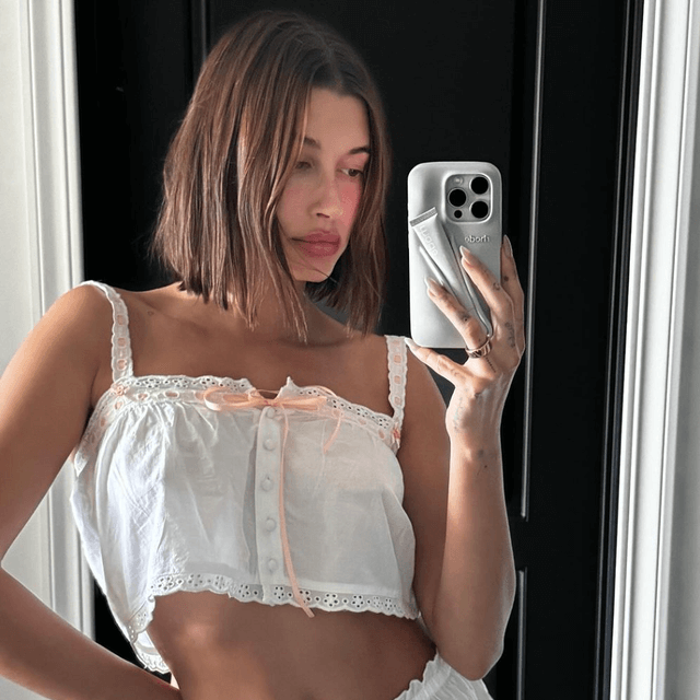 "Naked French" - xu hướng mới cho BST nails mùa xuân của bạn từ Hailey Bieber