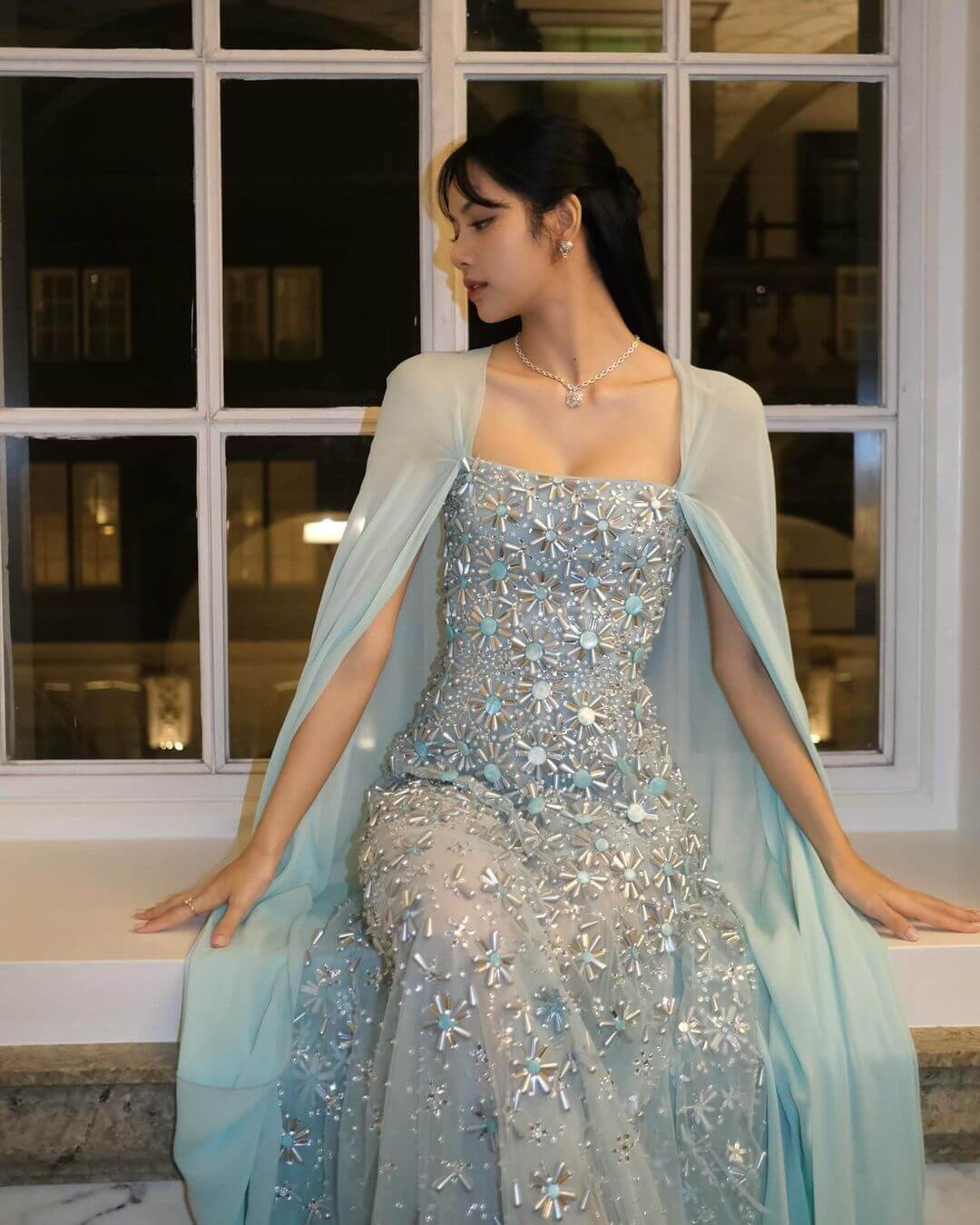 lisa gặp gỡ hoàng gia anh