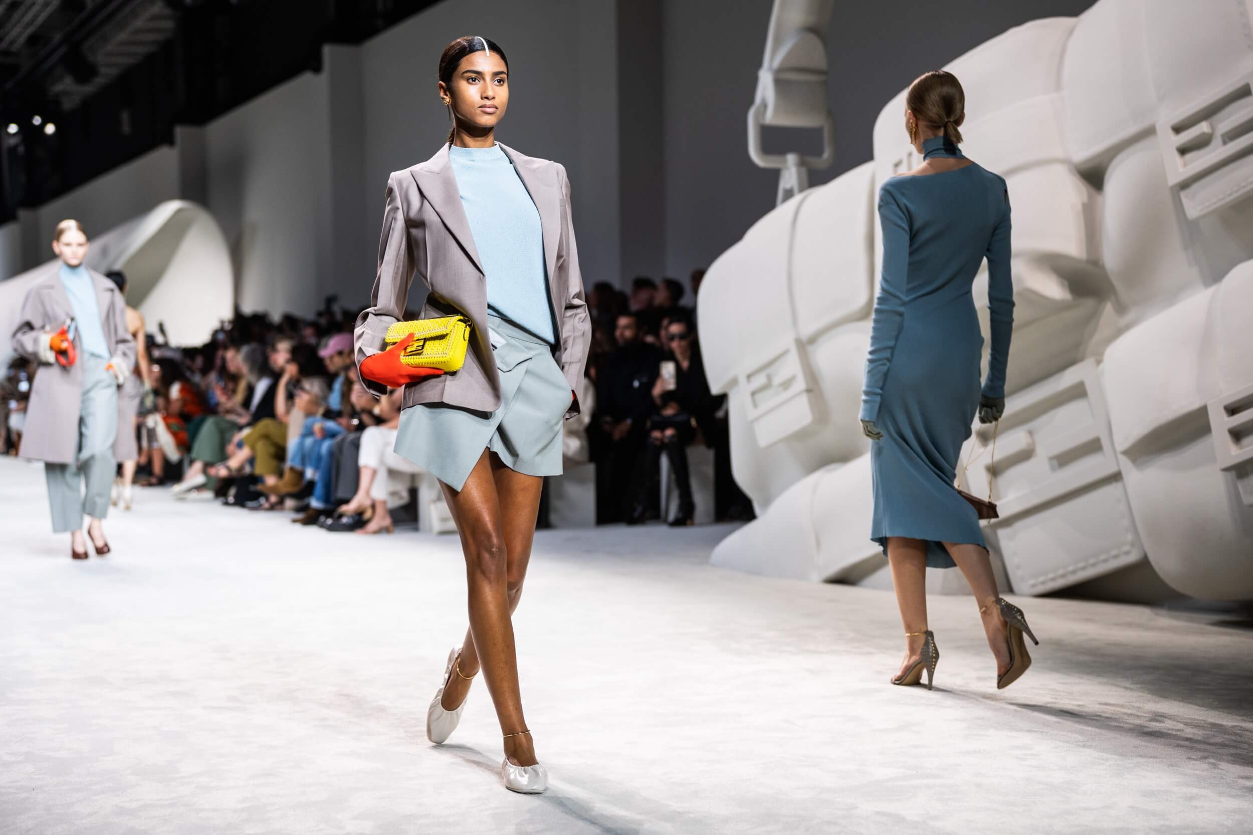 Những tinh túy Kim Jones để lại tại Fendi Spring 2024
