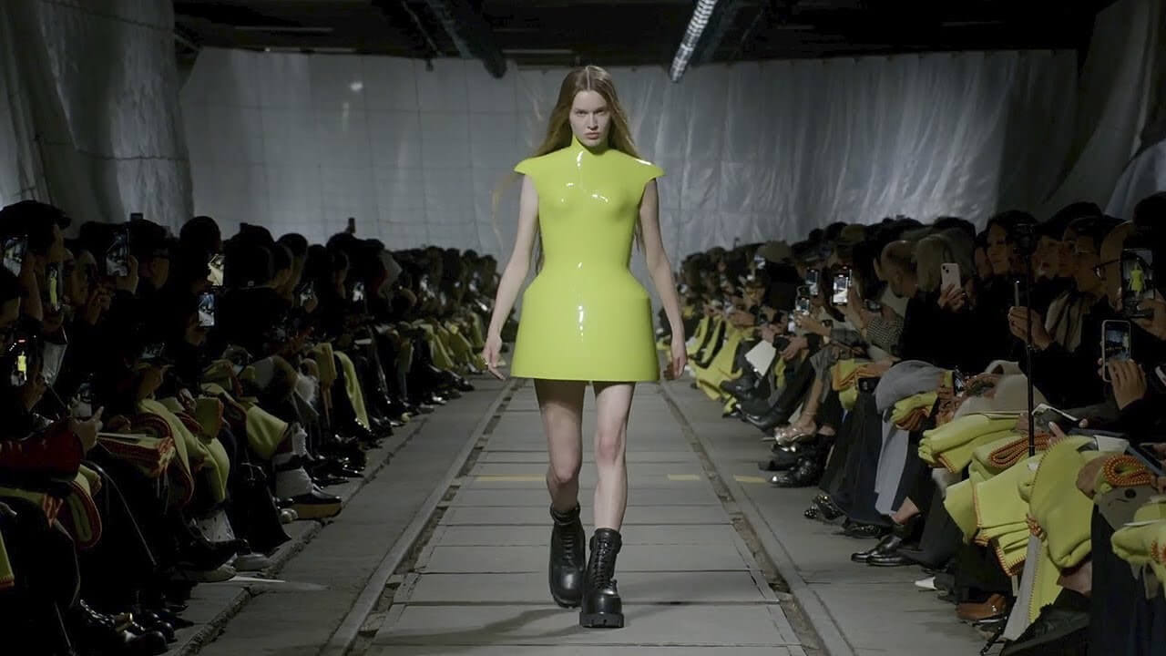 Alexander McQueen Fall 2024 - Liệu người “đầu tàu”, Seán McGirr có đang làm đúng?