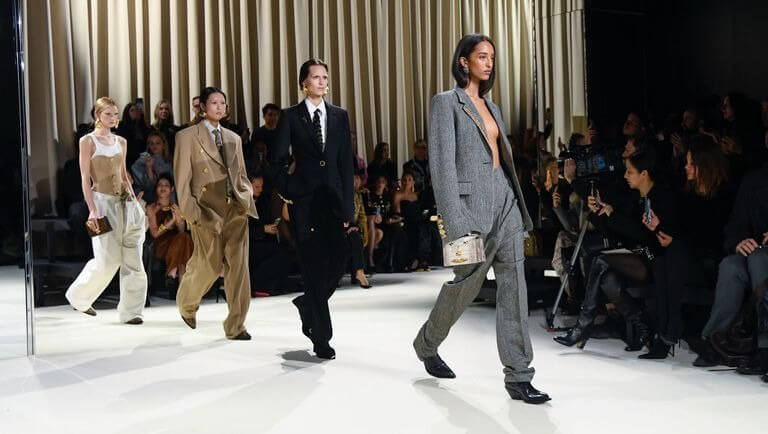Schiaparelli Fall 2024 - “Spirit of Schiap”: Khi Daniel Roseberry trở nên đơn giản và thực tiễn hơn để quay về cội nguồn của nhà mốt Pháp