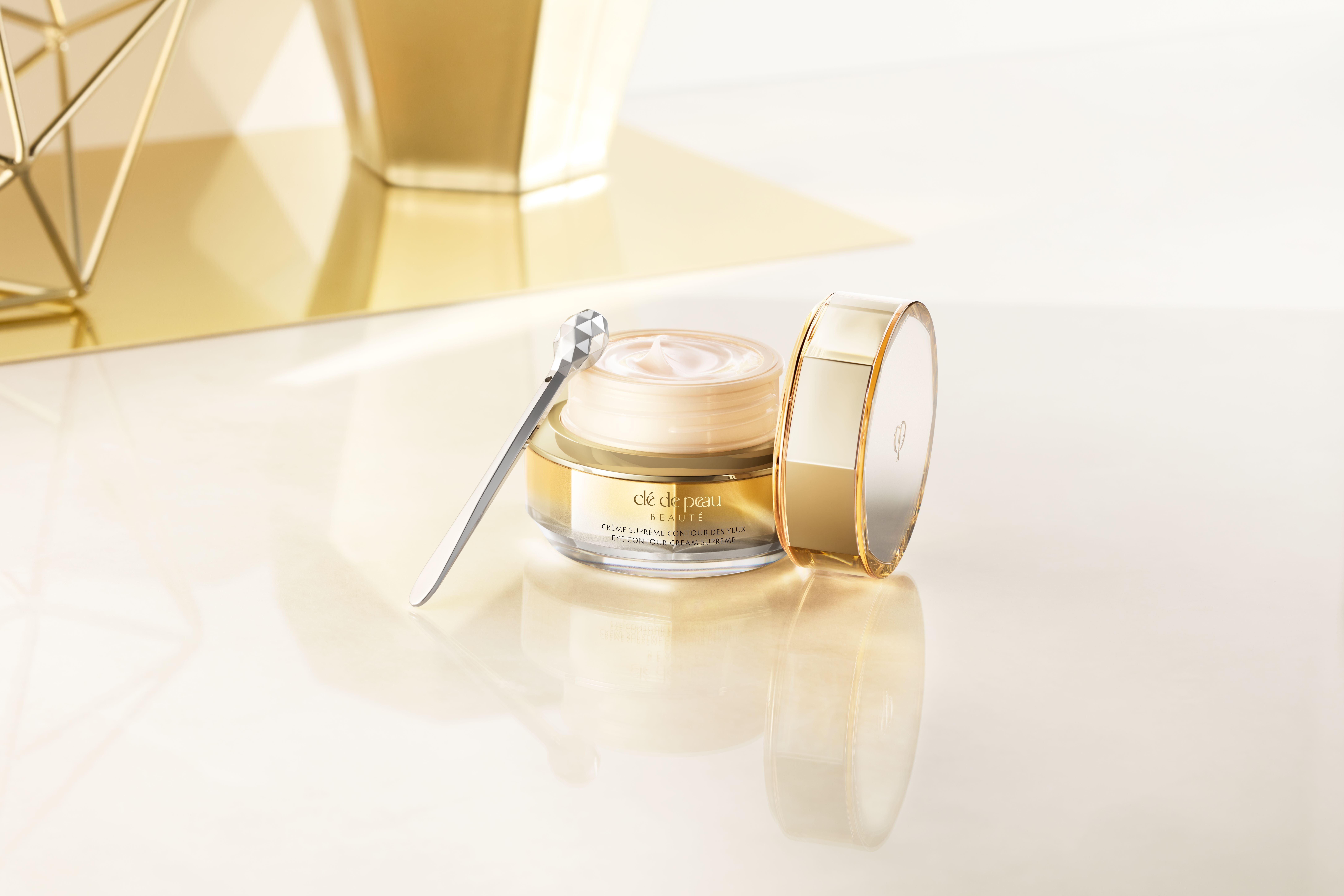 Đôi mắt mang vẻ đẹp vượt thời gian với dòng kem dưỡng mới từ Clé de Peau Beauté