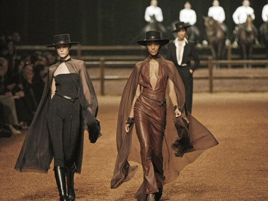 Hinh anh Khi “dị nhân cá biệt” của thời trang Pháp, Jean Paul Gaultier nắm giữ quyền cai quyền kho di sản đồ sộ của nhà mốt Hermès 9