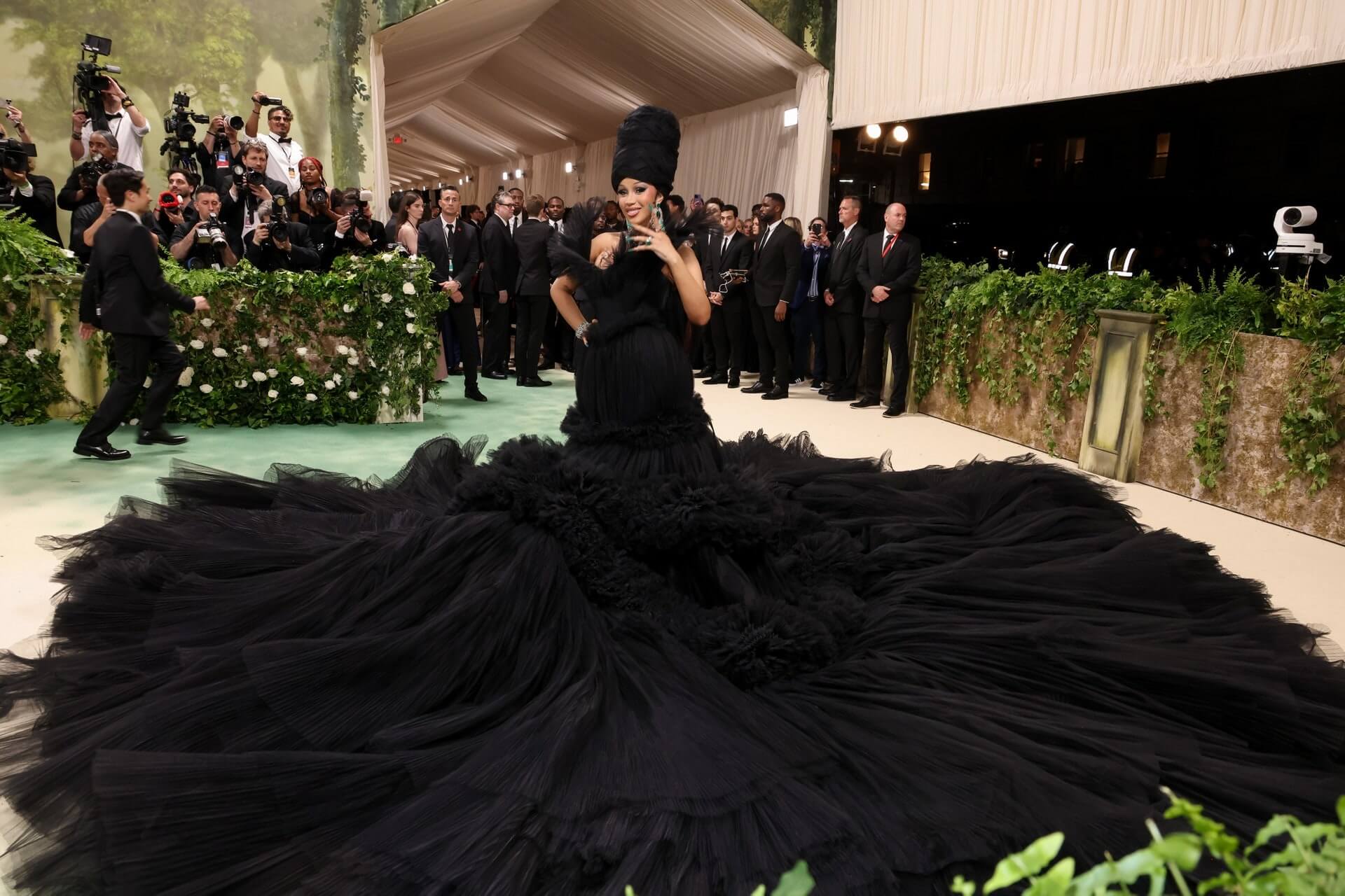 Hinh anh Met Gala 2024 - “The Garden of Time”: Trăm hoa đua sắc trên thảm đỏ thời trang danh giá nhất thế giới 28