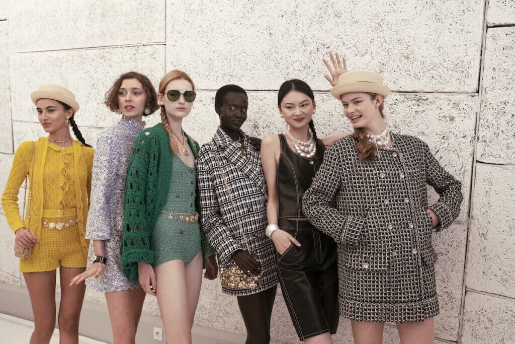 Du thuyền Chanel Cruise 2025 cập bến thành phố cảng Marseille