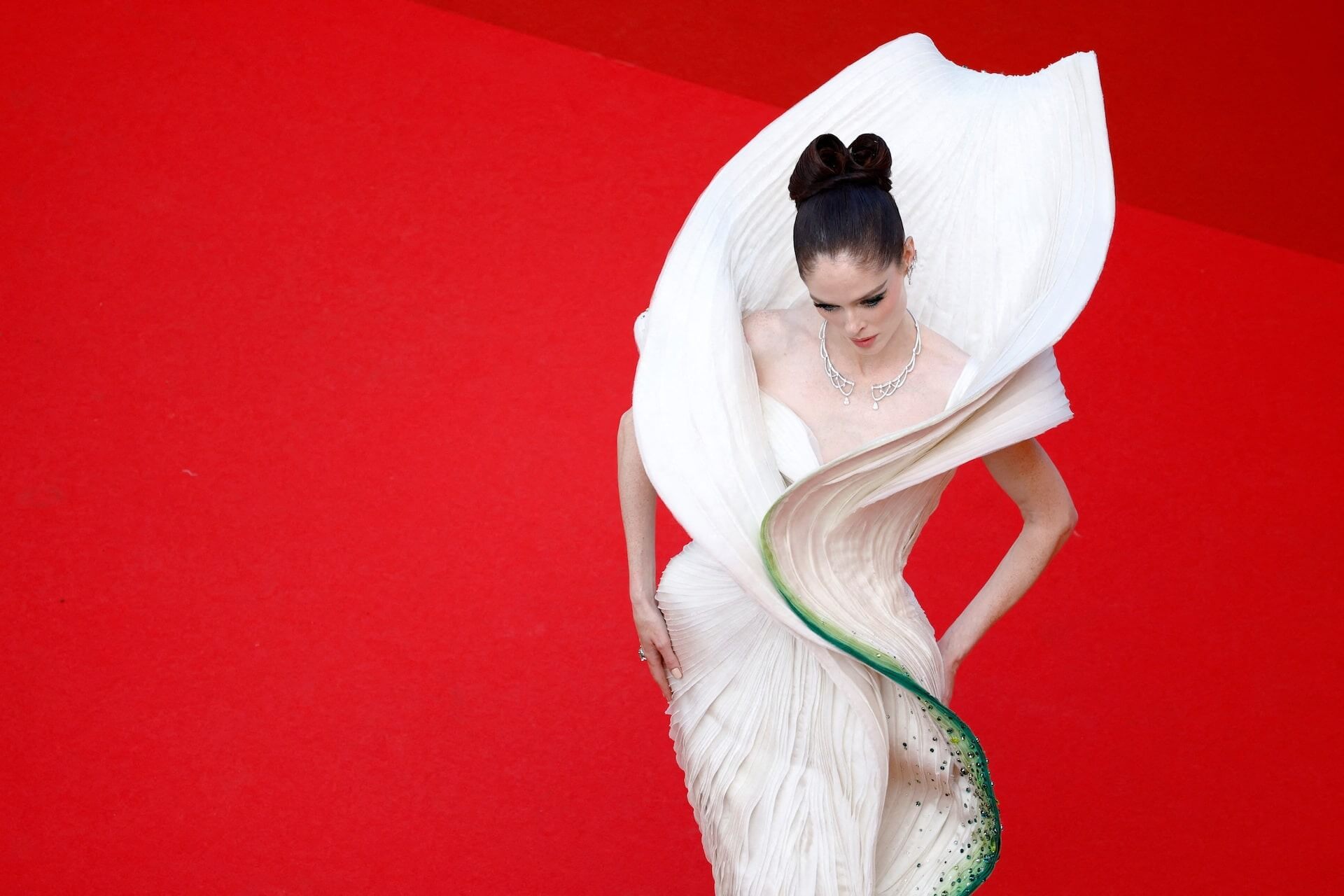 Xu hướng thời trang được “xướng tên” trên thảm đỏ danh giá Cannes 2024