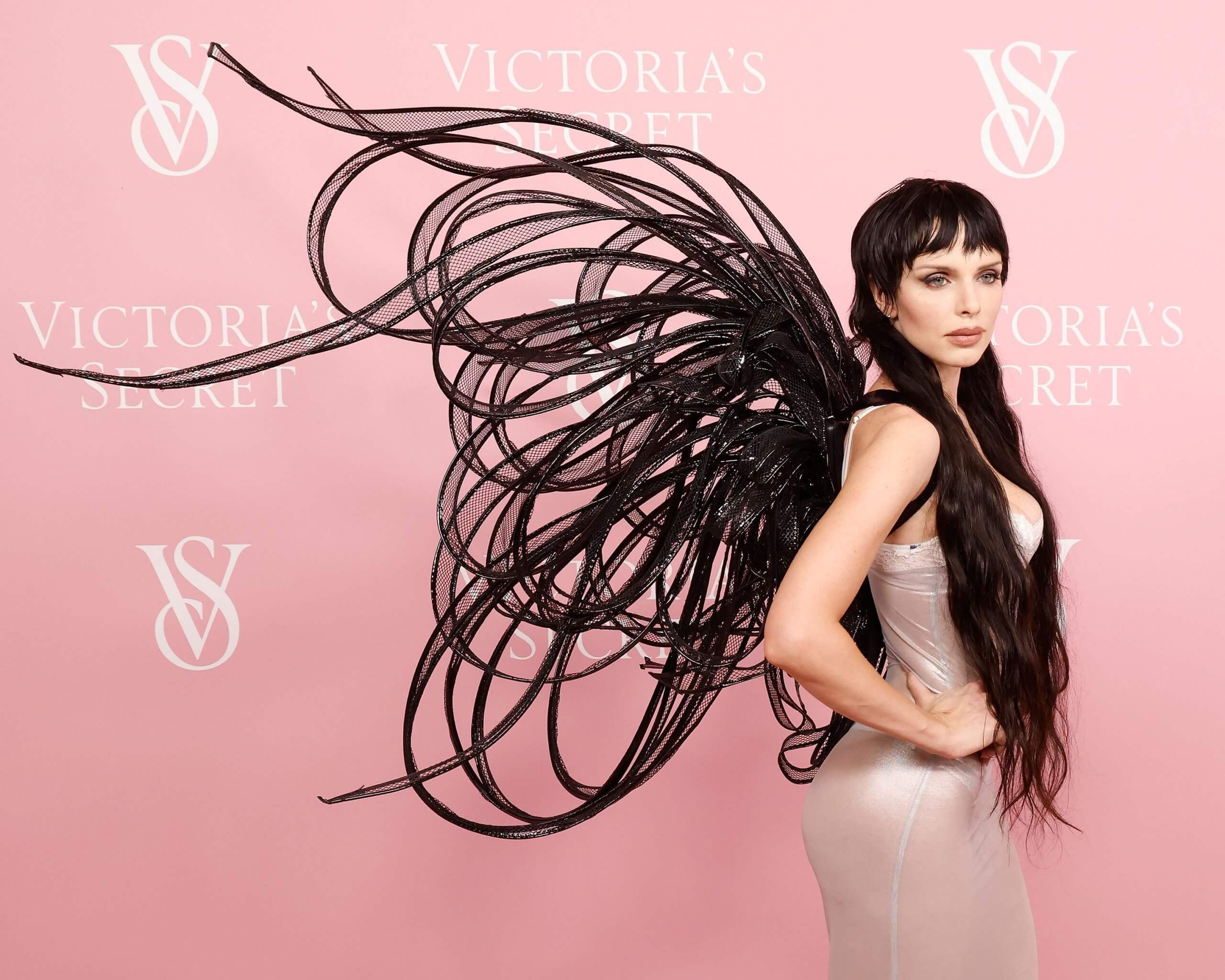 Hinh anh Sàn runway huyền thoại của Victoria’s Secret bỗng “sáng đèn” trở lại 7