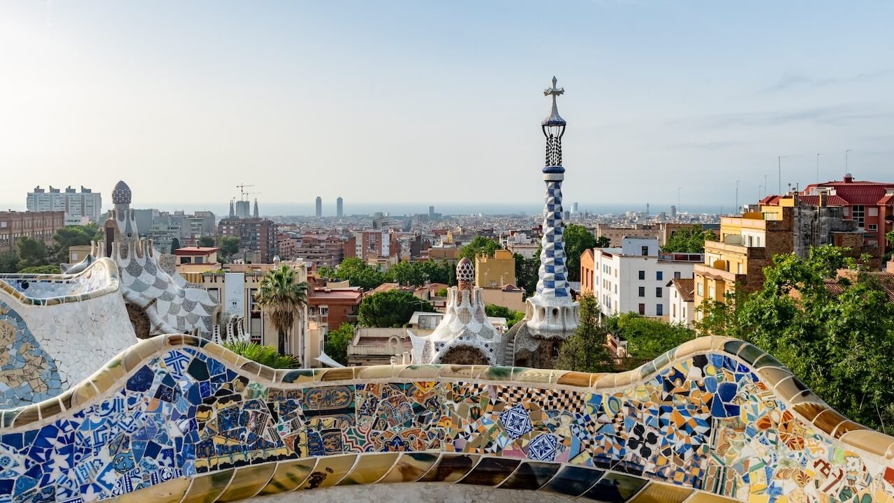Hinh anh Louis Vuitton Cruise 2025 - Nicolas Ghesquière đến Barcelona, Tây Ban Nha kể chuyện cổ tích 2