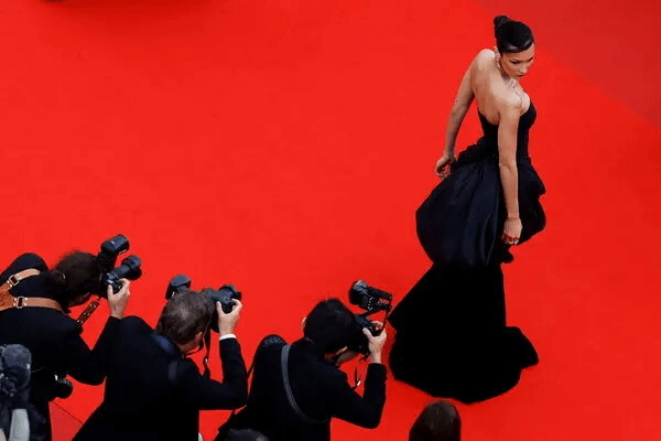 Vì sao Liên hoan phim Cannes là màn tái hiện hoàn hảo của thời trang thảm đỏ?