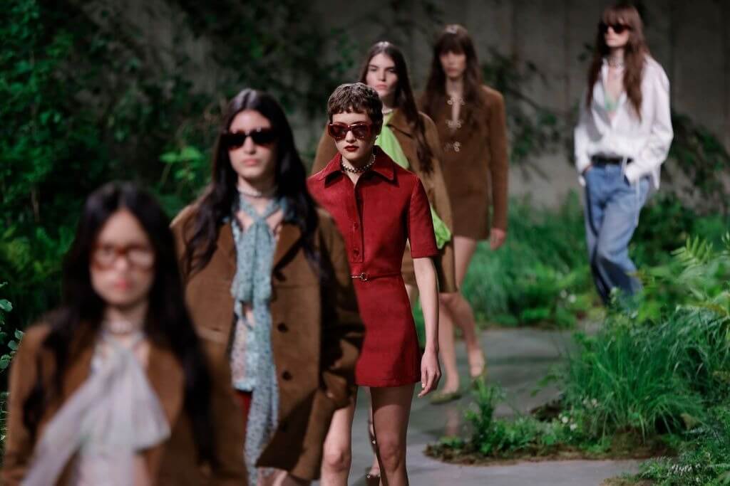 Hinh anh Gucci Cruise 2025 - Sabato De Sarno “hâm nóng” mối tình giữa nhà mốt Ý và London 24