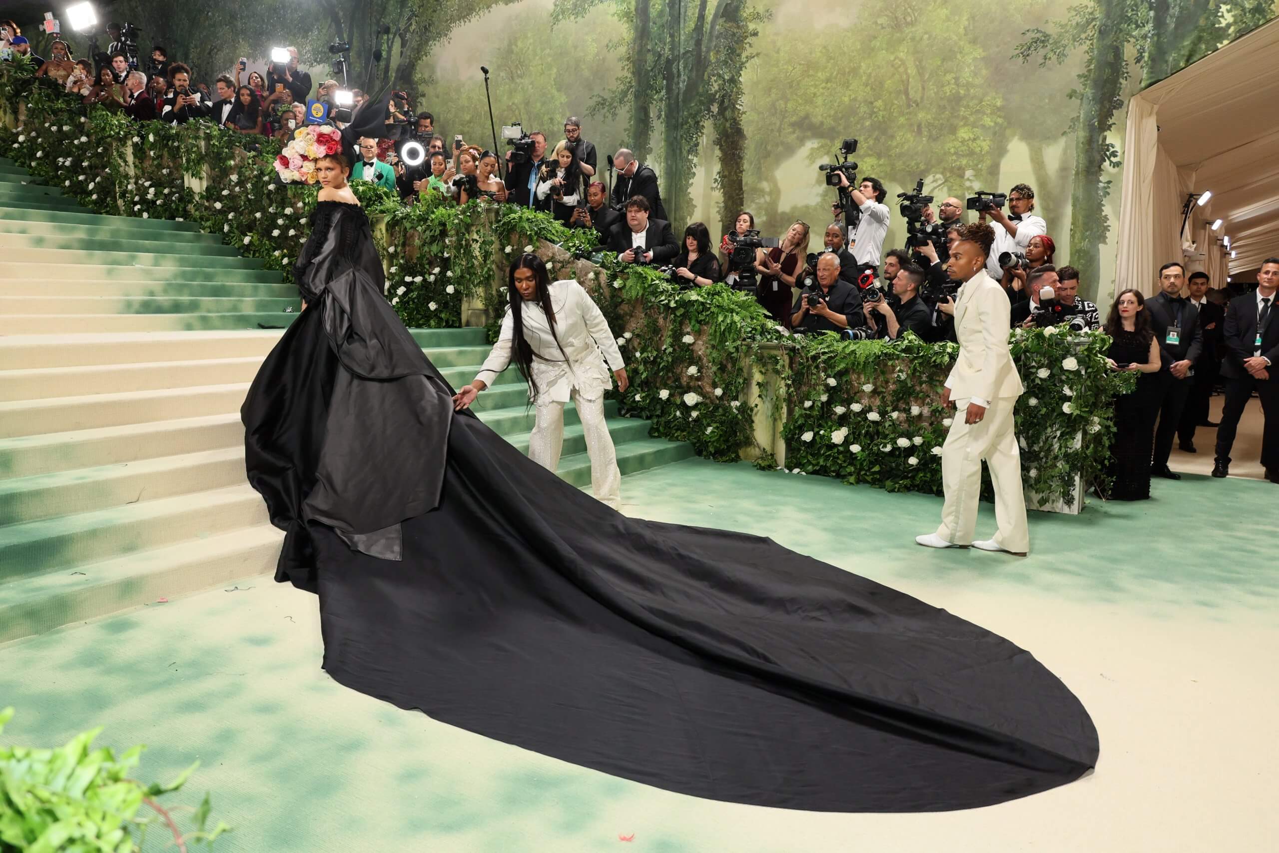 Hinh anh Sự hy sinh của các “chiến binh” cho “đấu trường” nhan sắc Met Gala 1