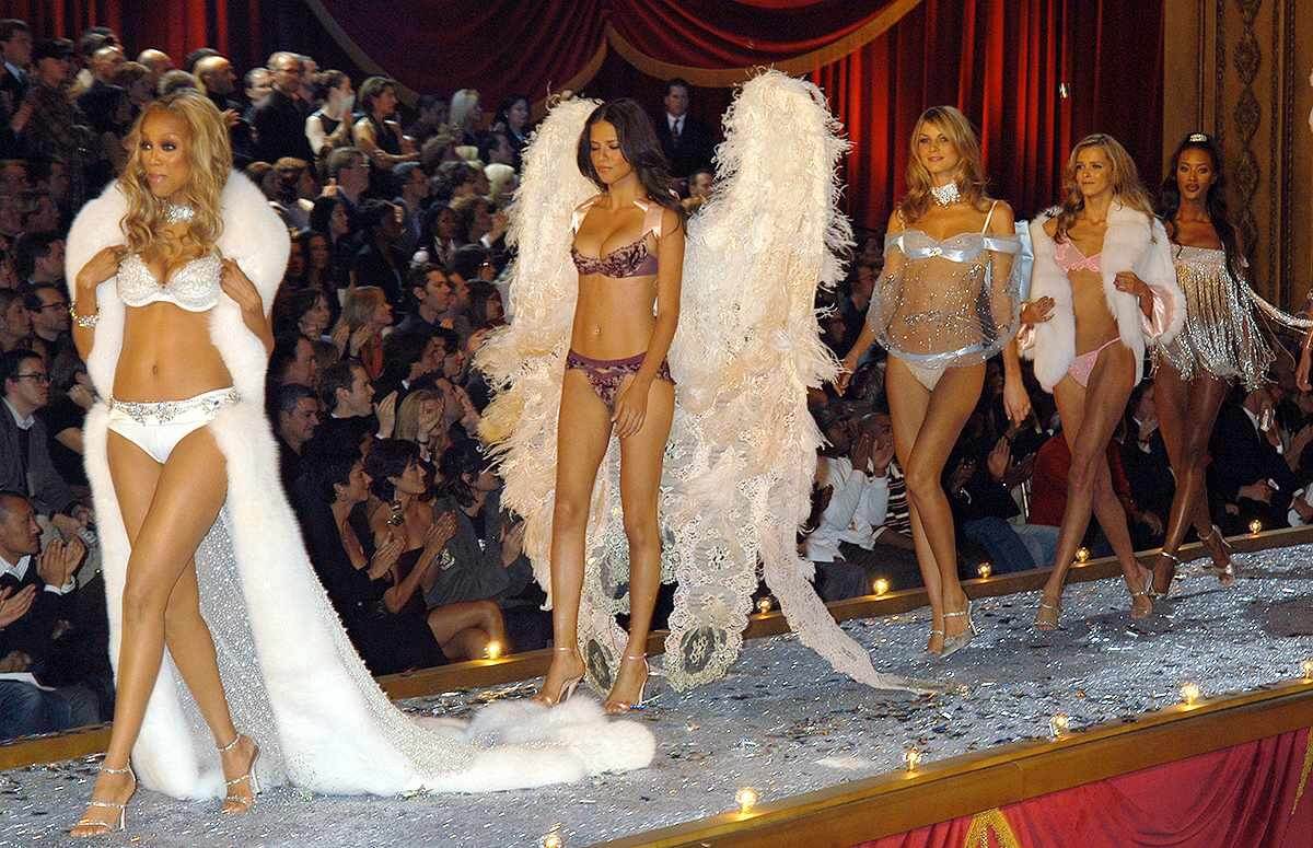 Hinh anh Sàn runway huyền thoại của Victoria’s Secret bỗng “sáng đèn” trở lại 4