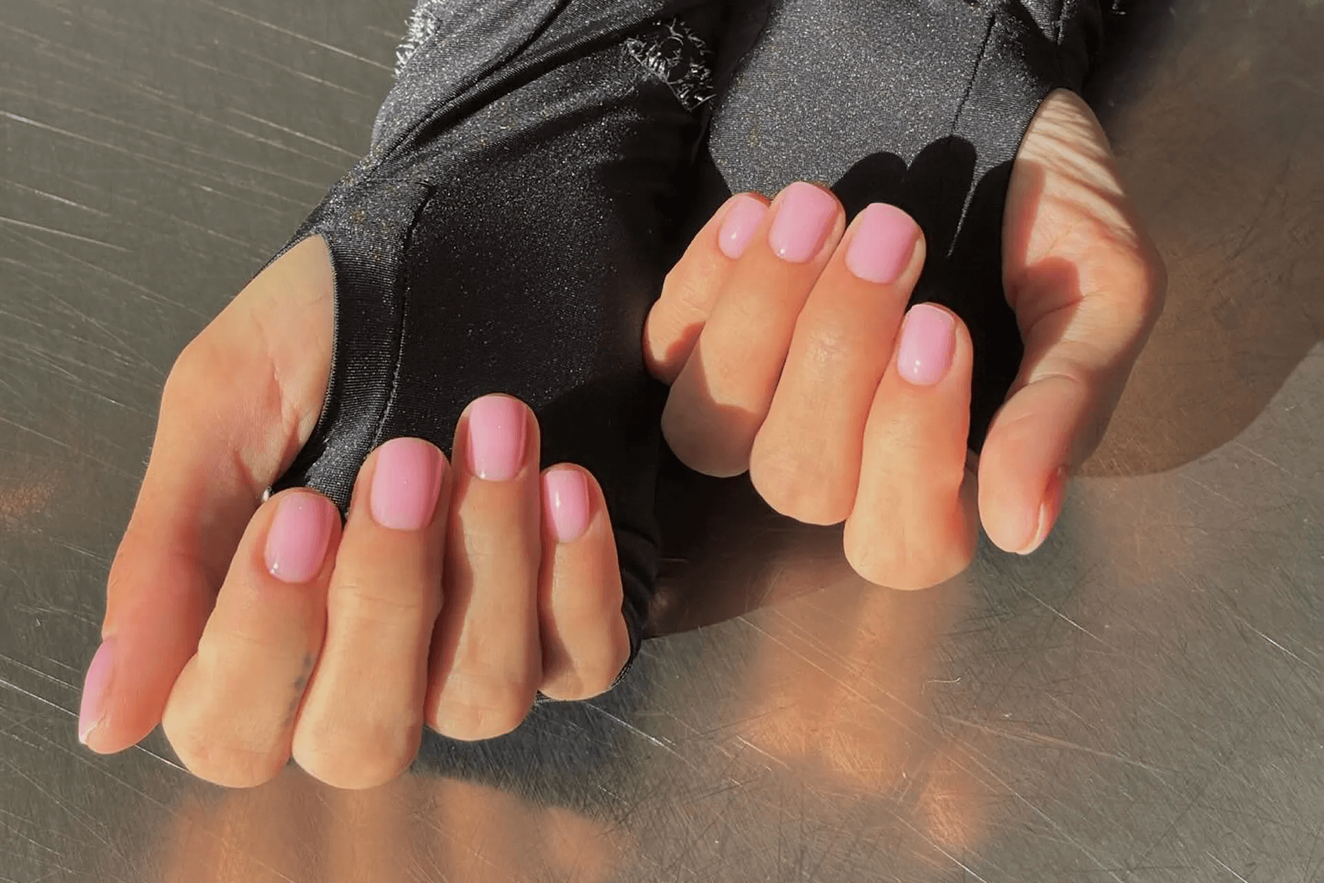 Xu hướng "bubblegum nails" đã chinh phục các cô nàng sành điệu như thế nào?