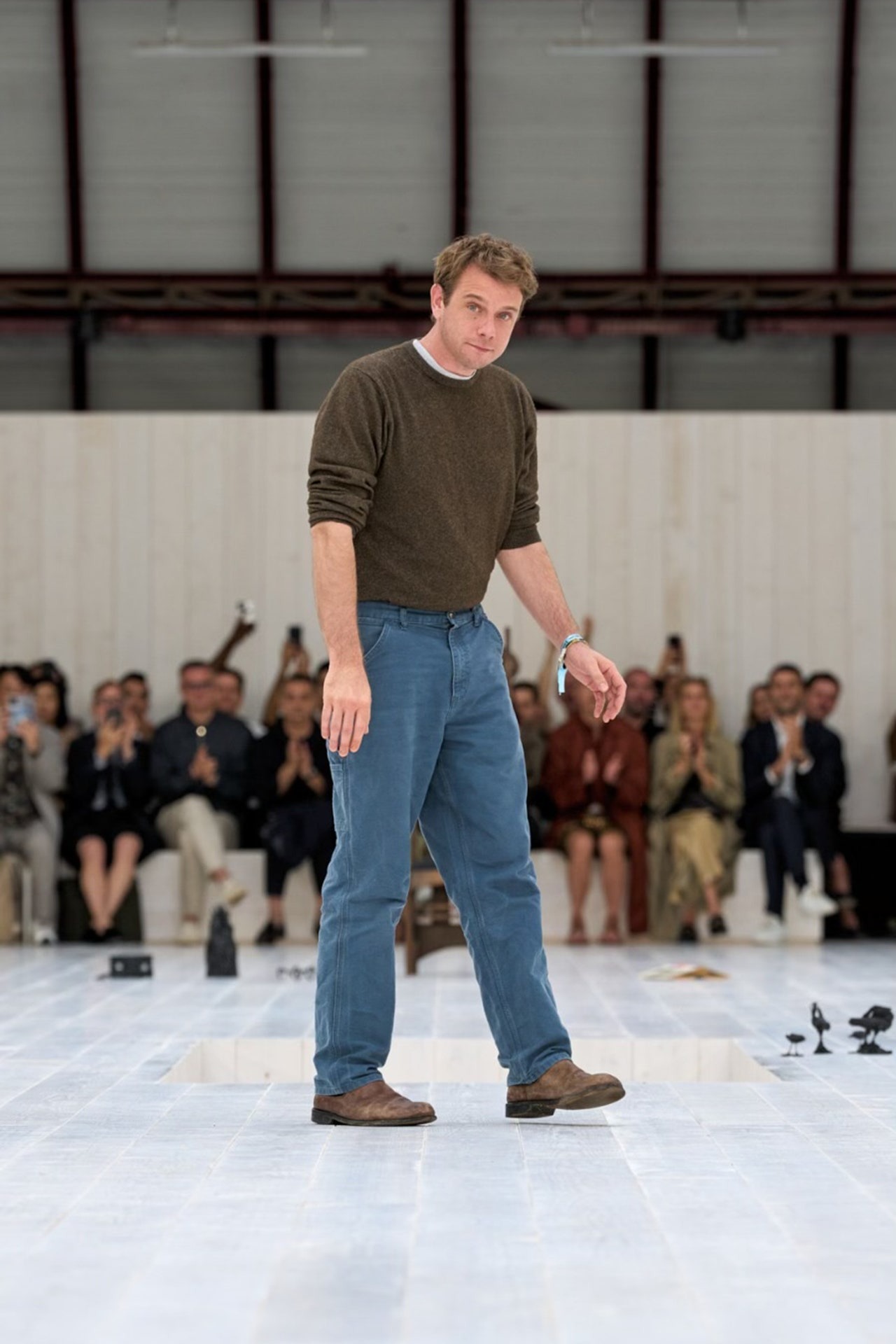 Hinh anh Loewe Spring 2025 Menswear - Sự kiềm chế của Jonathan Anderson 28