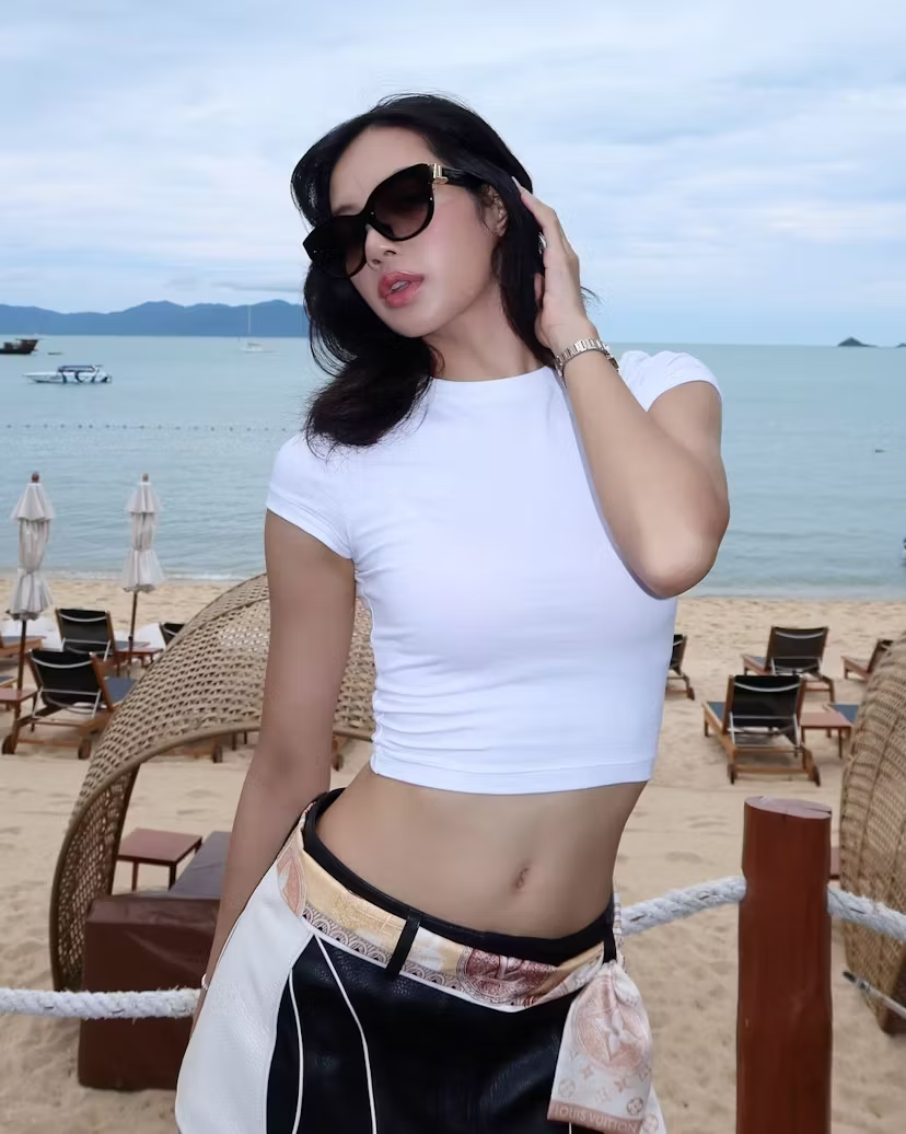 Lisa hé lộ âm nhạc mới theo phong cách Rockstar