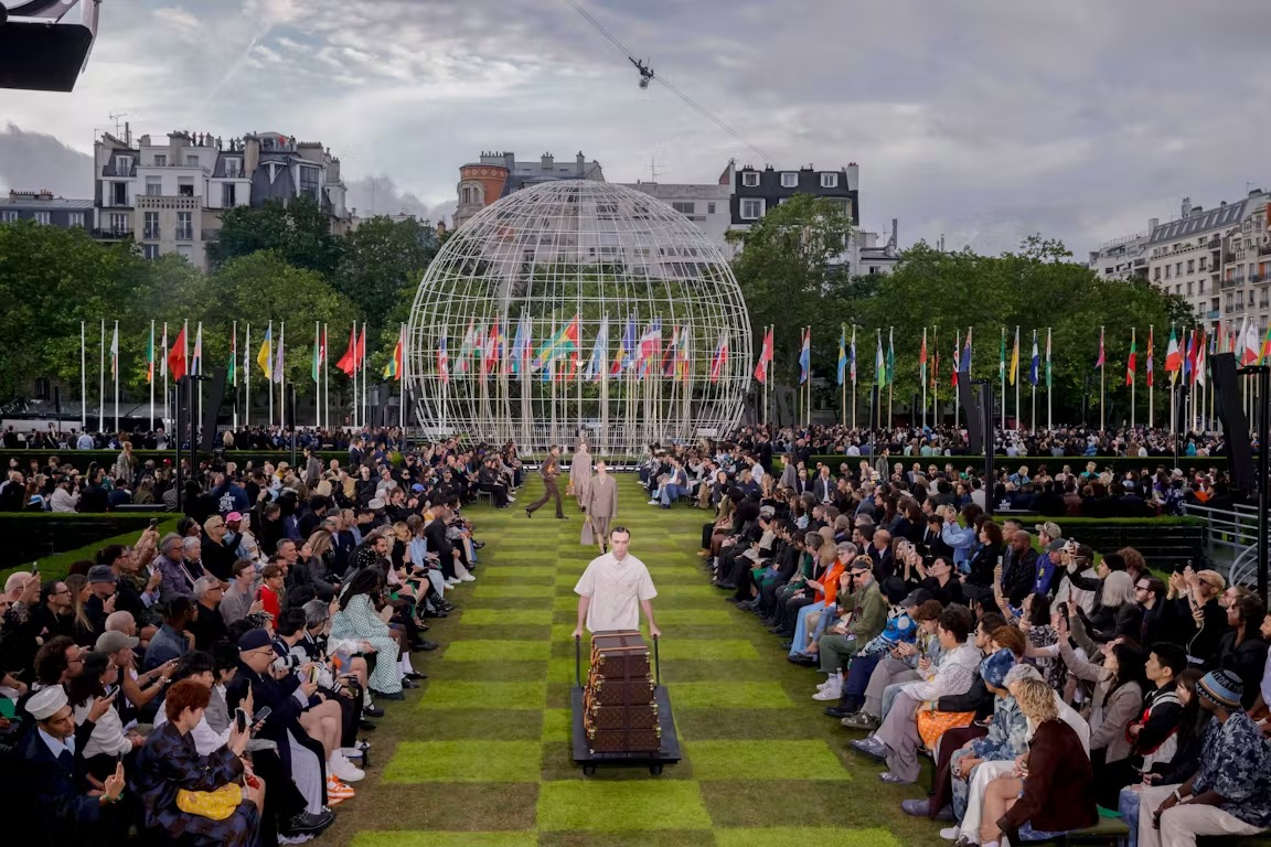 Louis Vuitton Spring 2025 Menswear - “Thế giới này là của chúng mình”