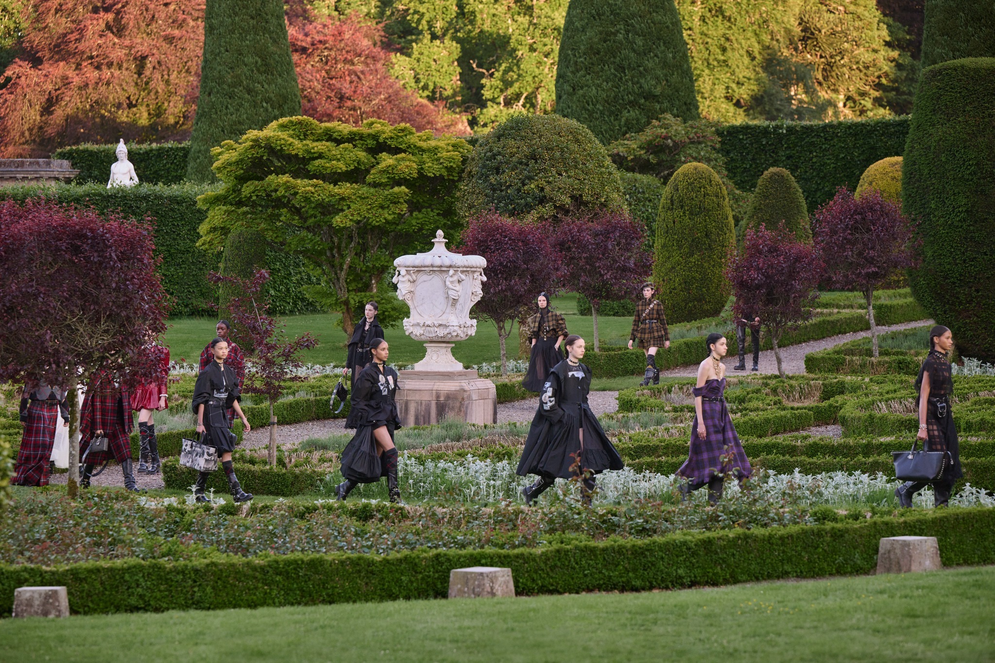 Hinh anh Dior Cruise 2025 - “Scotland là nguồn tài liệu tham khảo quan trọng trong thế giới thời trang” 2