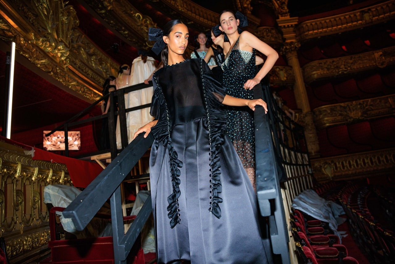 Hinh anh Chanel Couture Fall 2024 - Lời thì thầm về quá khứ huyền thoại của nhà mốt Pháp 6