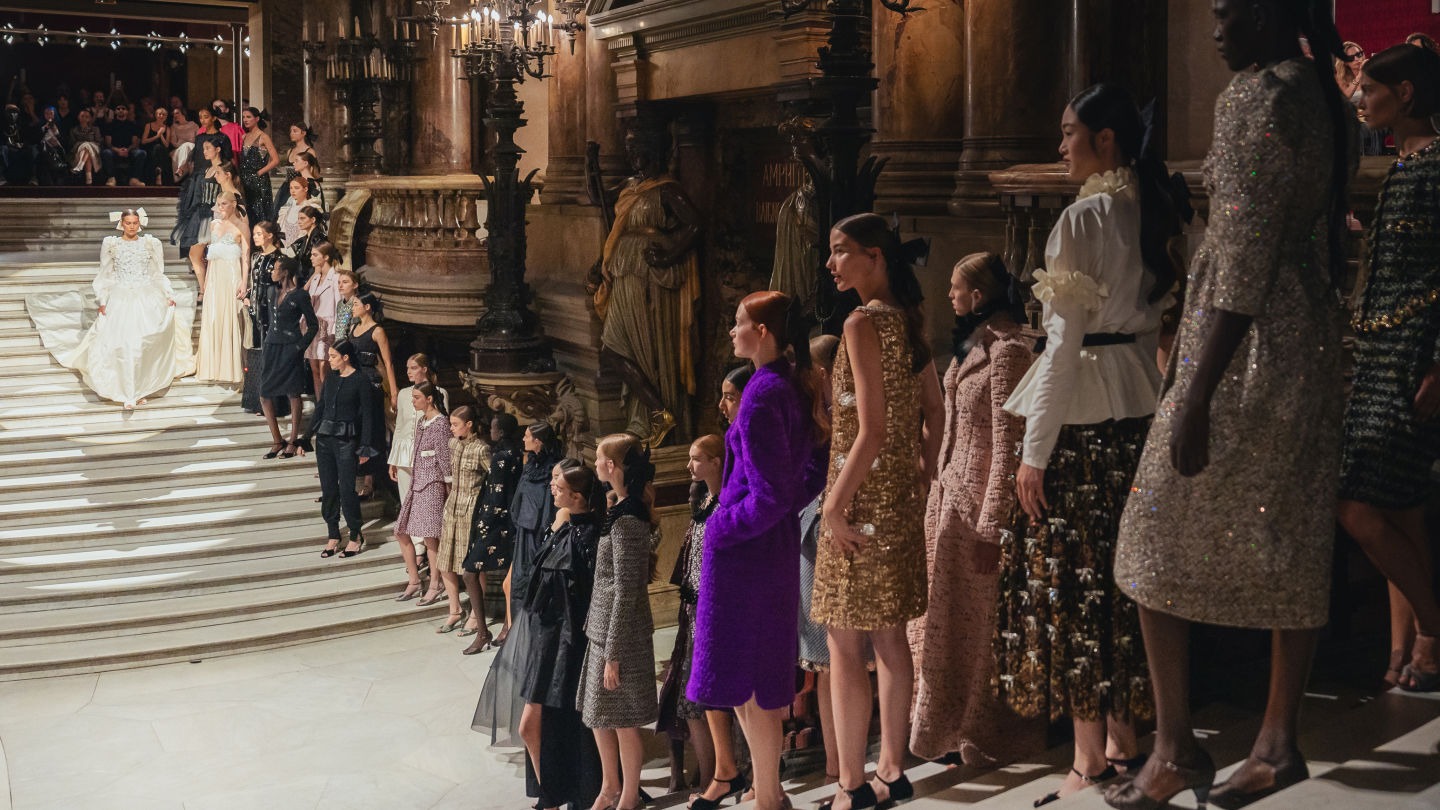 Hinh anh Chanel Couture Fall 2024 - Lời thì thầm về quá khứ huyền thoại của nhà mốt Pháp 4