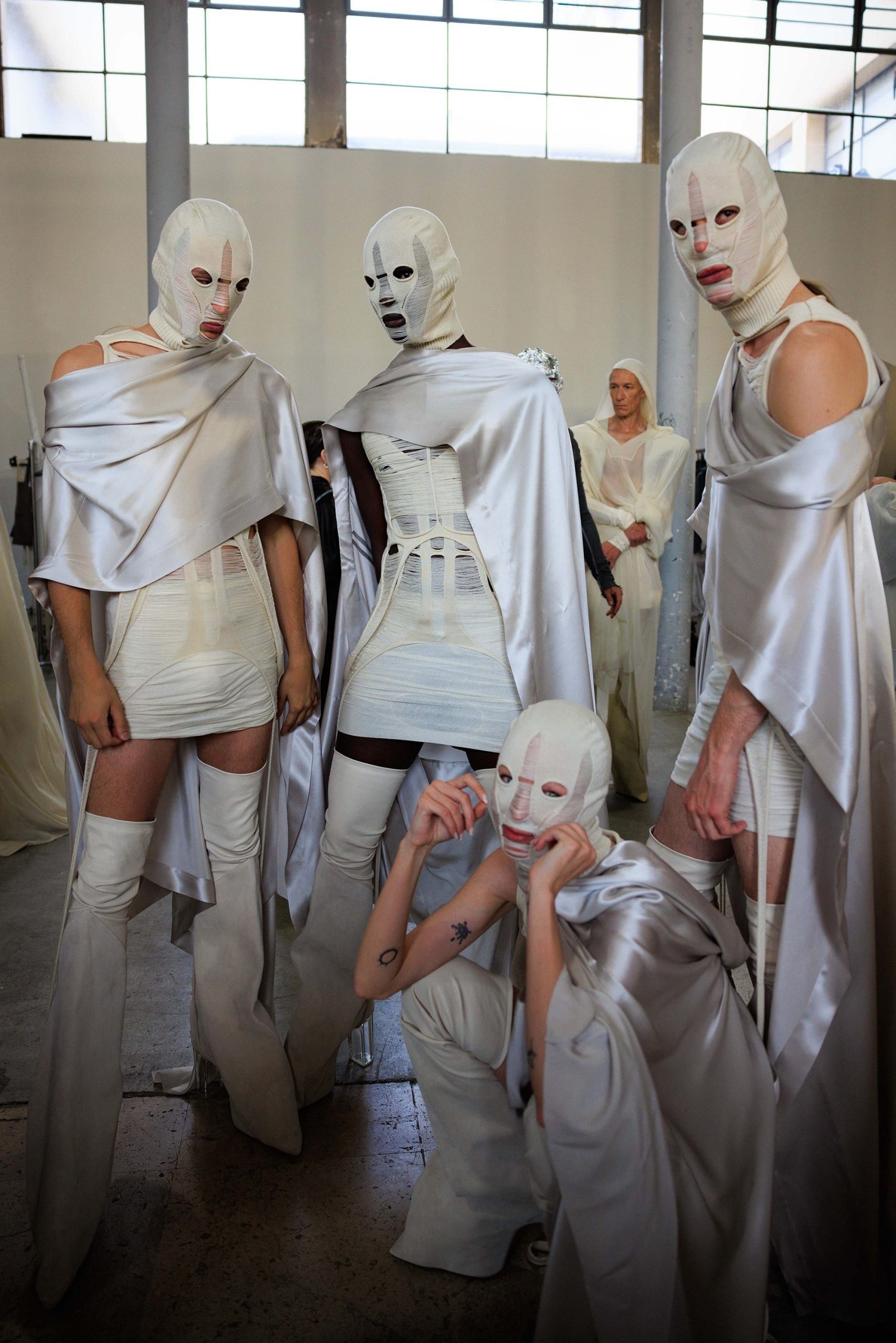 Hinh anh Rick Owens Spring 2025 Menswear - “Chúng tôi, con người cần sự khai hóa” 2