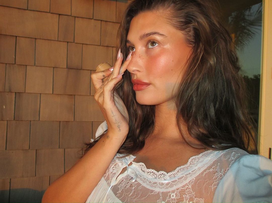 Hinh anh Làm thế nào để rạng rỡ trong kỳ thai nghén? Khám phá bí quyết làm đẹp của IT-mom Hailey Bieber 2
