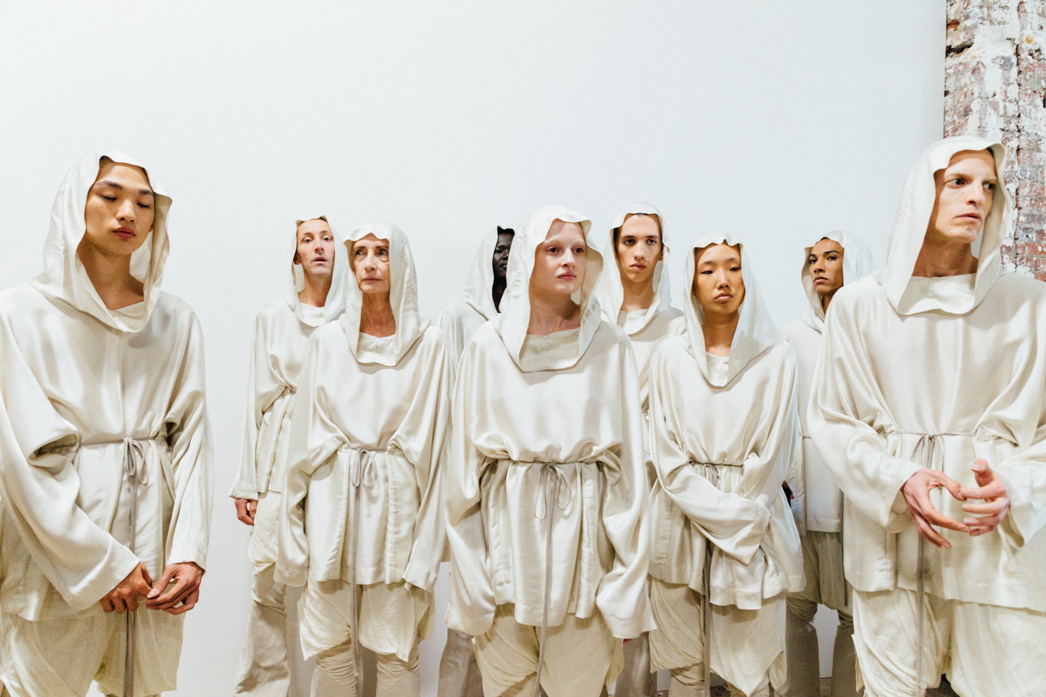 Hinh anh Rick Owens Spring 2025 Menswear - “Chúng tôi, con người cần sự khai hóa” 1