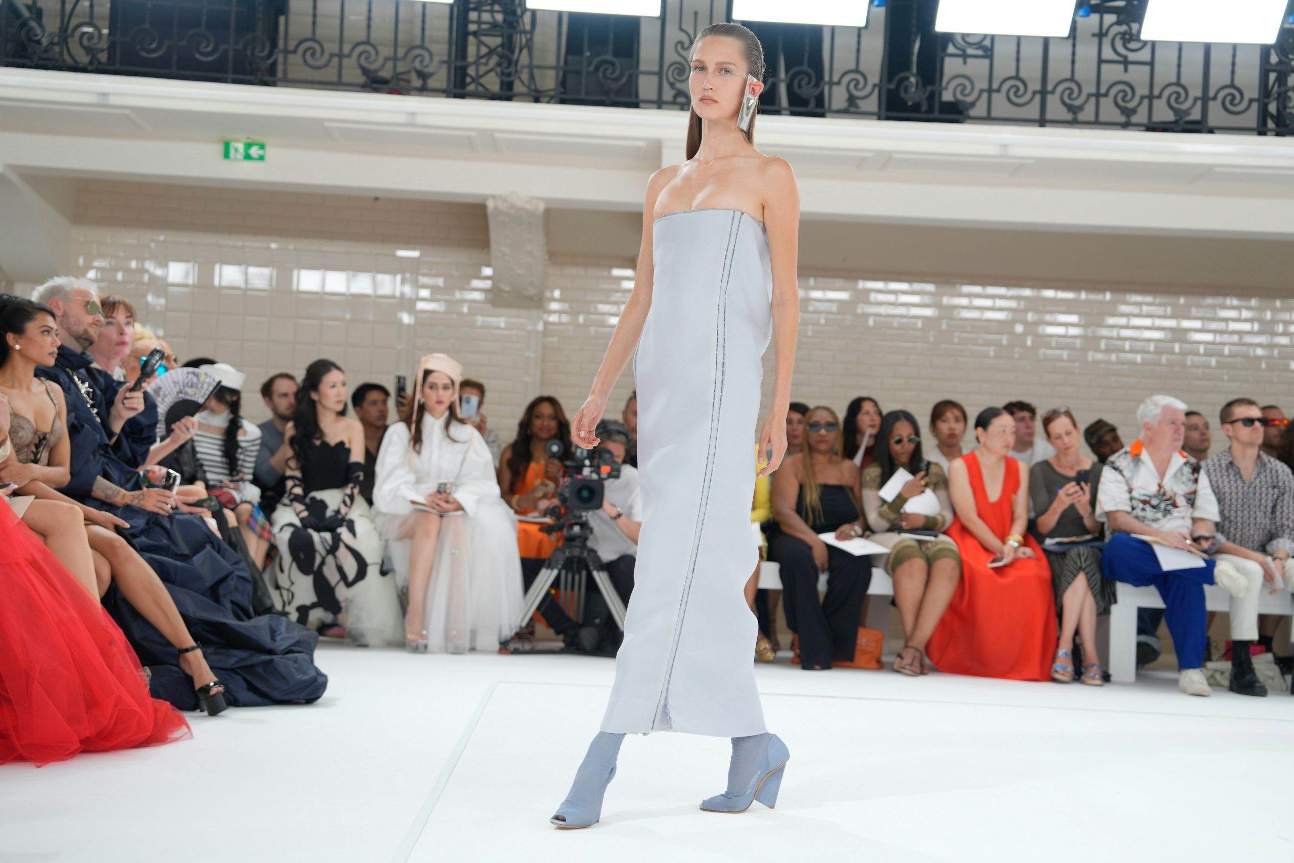 Hinh anh Jean Paul Gaultier Couture Fall 2024 - Nicolas Di Felice mang đến vẻ đẹp tối giản chưa bao giờ thấy ở triều đại sáng tạo của nhà mốt Pháp 15