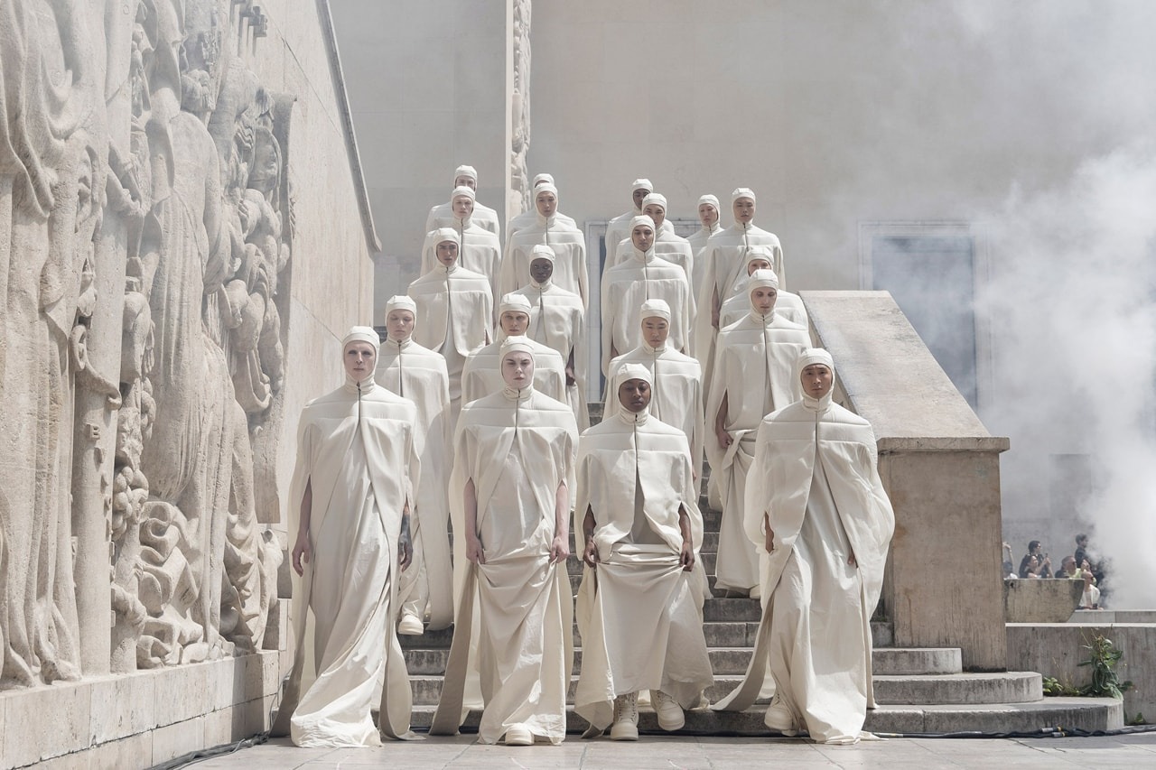 Hinh anh Rick Owens Spring 2025 Menswear - “Chúng tôi, con người cần sự khai hóa” 8