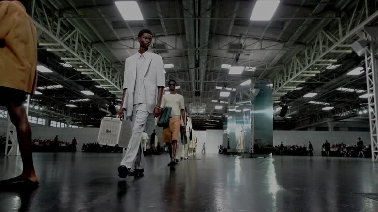 Fendi Spring 2025 Menswear - Silvia Venturini Fendi tôn vinh di sản 100 năm của nhà mốt Ý 
