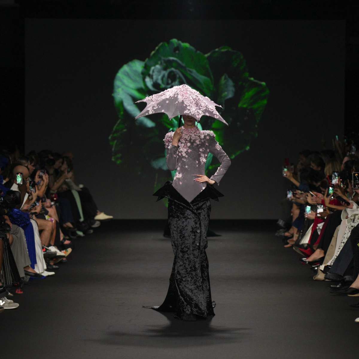 Hinh anh Robert Wun Couture Fall 2024 - Xuân, Hạ, Thu, Đông rồi lại Xuân… 3