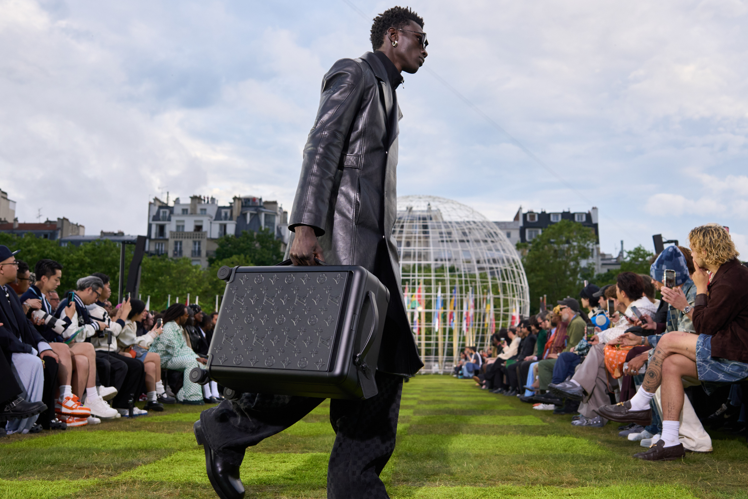 Hinh anh Louis Vuitton Spring 2025 Menswear - “Thế giới này là của chúng mình” 31