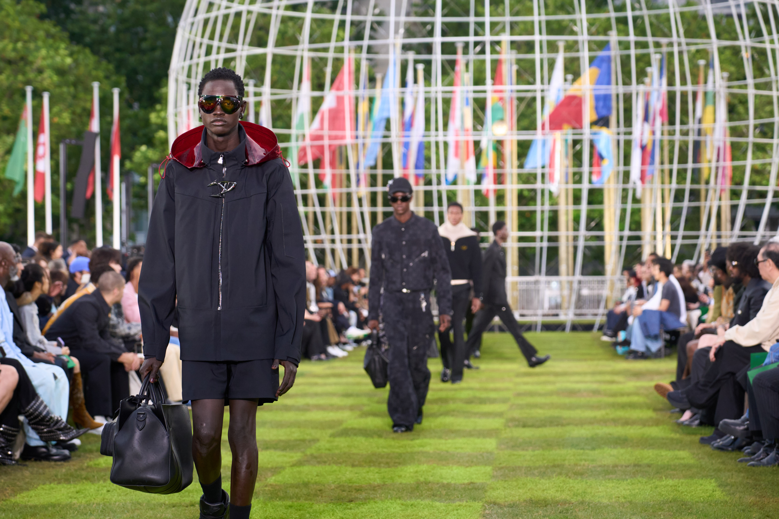 Hinh anh Louis Vuitton Spring 2025 Menswear - “Thế giới này là của chúng mình” 5