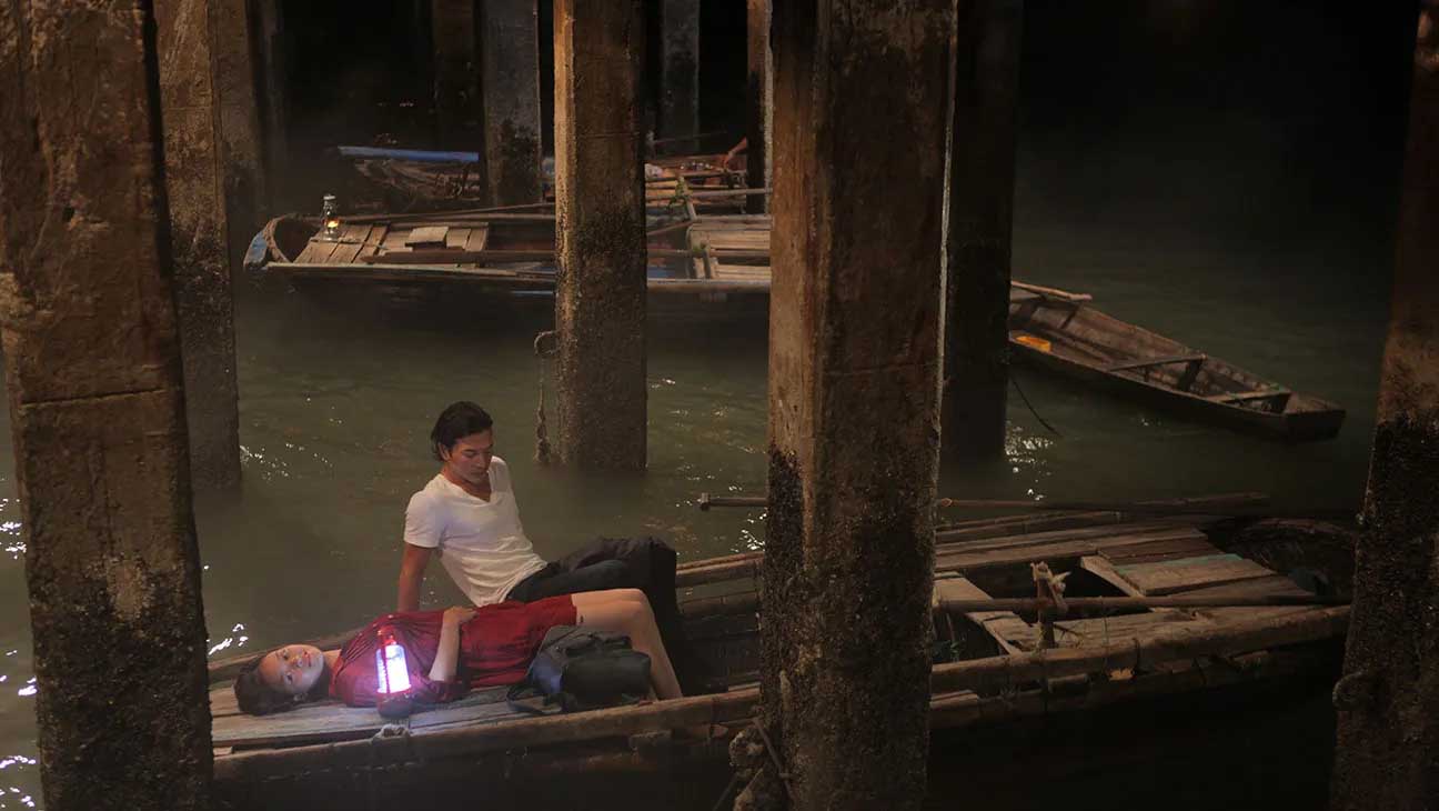 “Đập cánh giữa không trung” (Flapping in the Middle of Nowhere) 2014