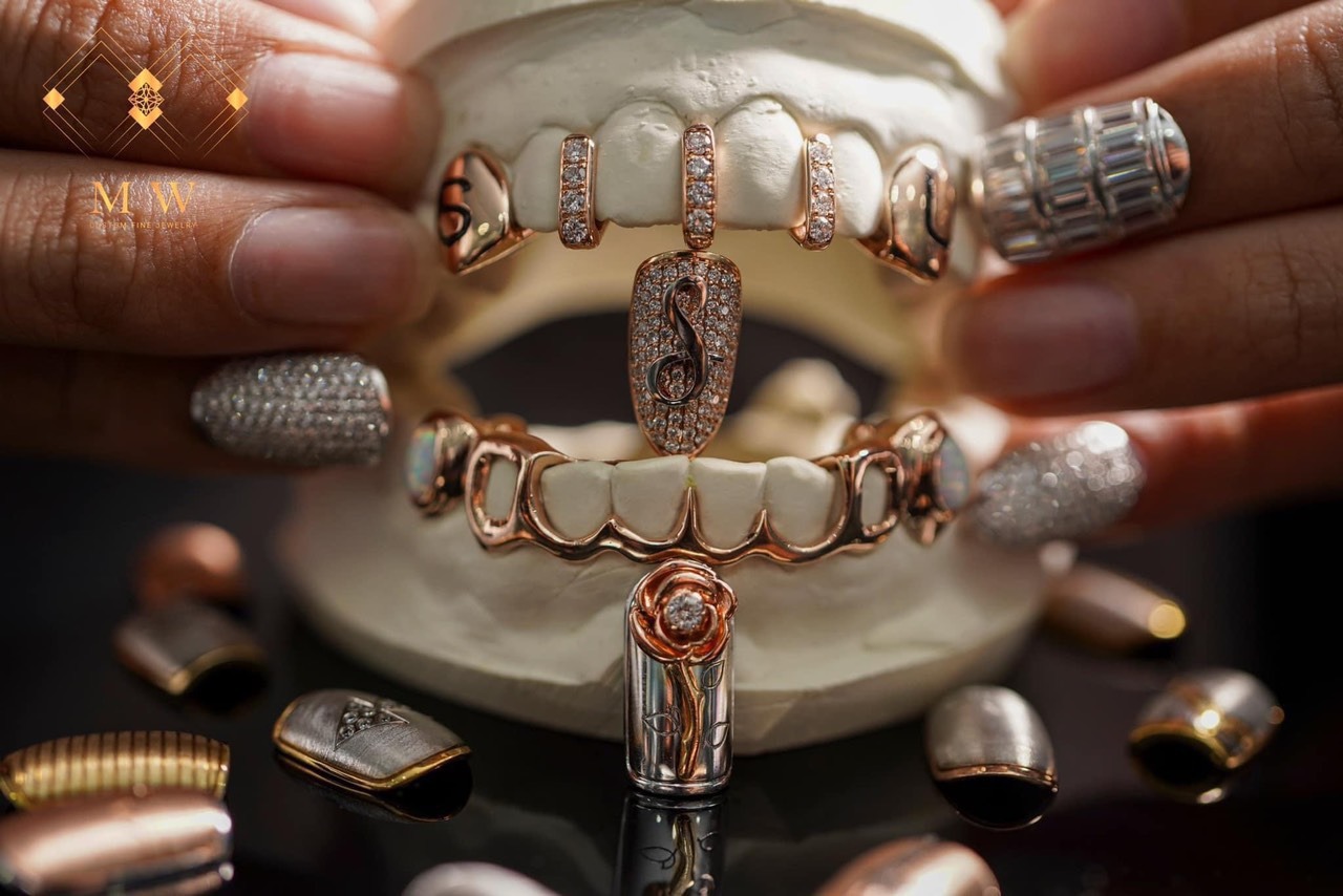 Tích sử về Grillz: Những "bộ răng xa xỉ" được địa hạt thời trang sủng ái