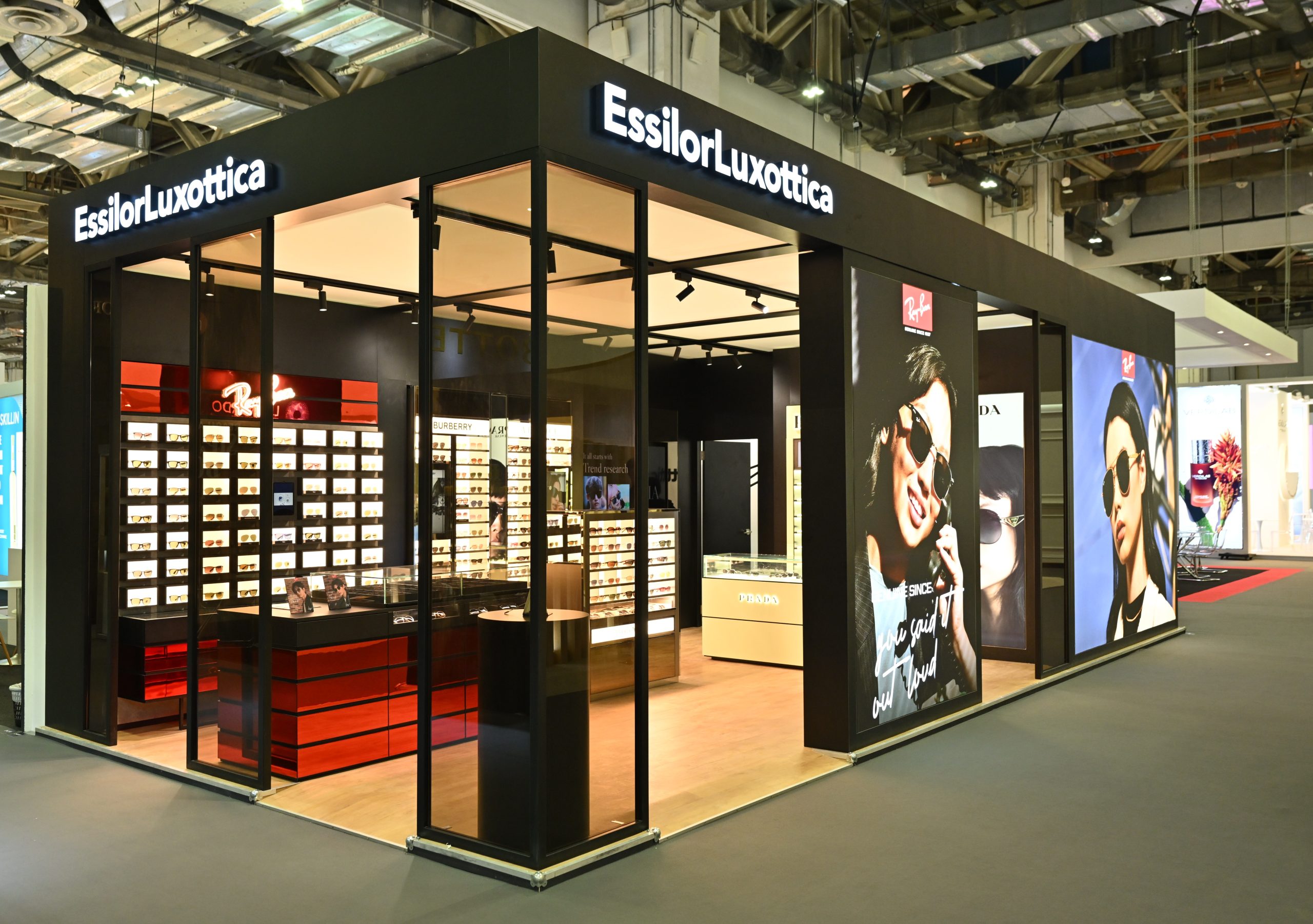 công ty kính mắt EssilorLuxottica